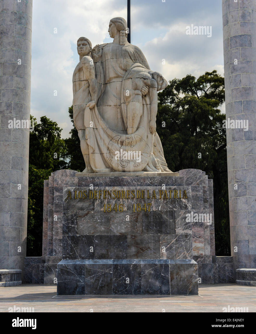 Statua a Niños Héroes, sei messicano militare di adolescenti cadetti. Questi cadetti morti per difendere il Messico a Città del Messico di Chapultepec Foto Stock