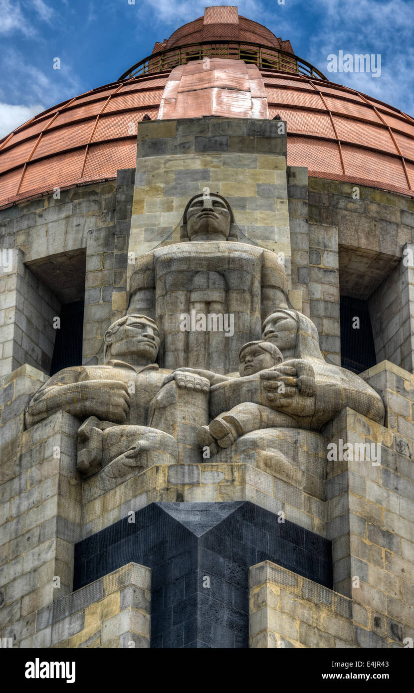 Le sculture del monumento alla rivoluzione messicana (Monumento a la Revolución Mexicana) in Piazza della Repubblica a Città del Messico. Foto Stock