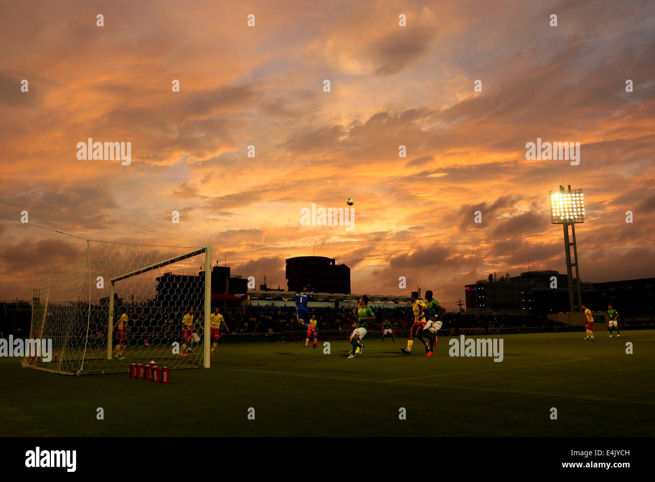 Nishigaoka Stadium, Tokyo, Giappone. 13 Luglio, 2014. L'ambiance shot, luglio 13, 2014 - Calcio /Soccer : la 94th imperatore della tazza di tutto il Giappone campionato di calcio tra Tokyo Verdy 1-2 Giravanz Kitakyushu a Nishigaoka Stadium, Tokyo, Giappone. © Giovanni Osada AFLO/sport/Alamy Live News Foto Stock