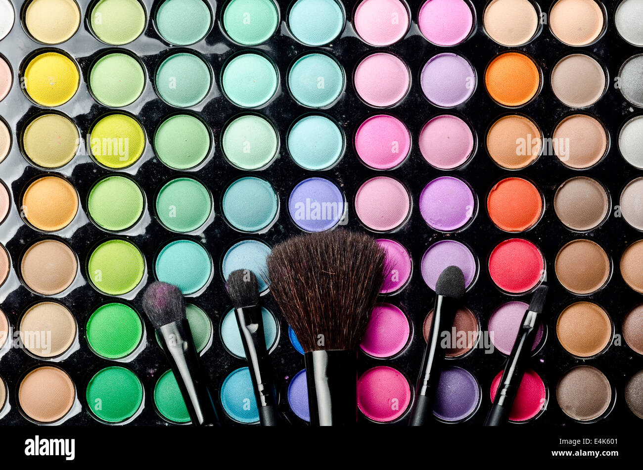Multi colore make-up con spazzole Foto Stock