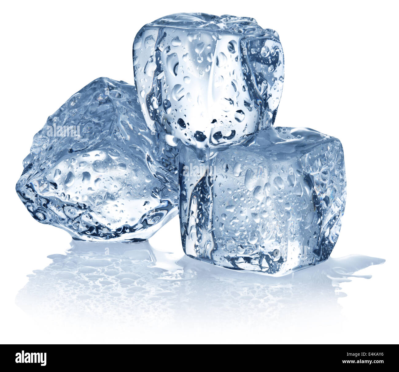 3 cubetti di ghiaccio su sfondo bianco. Panetti di clipping. Foto Stock