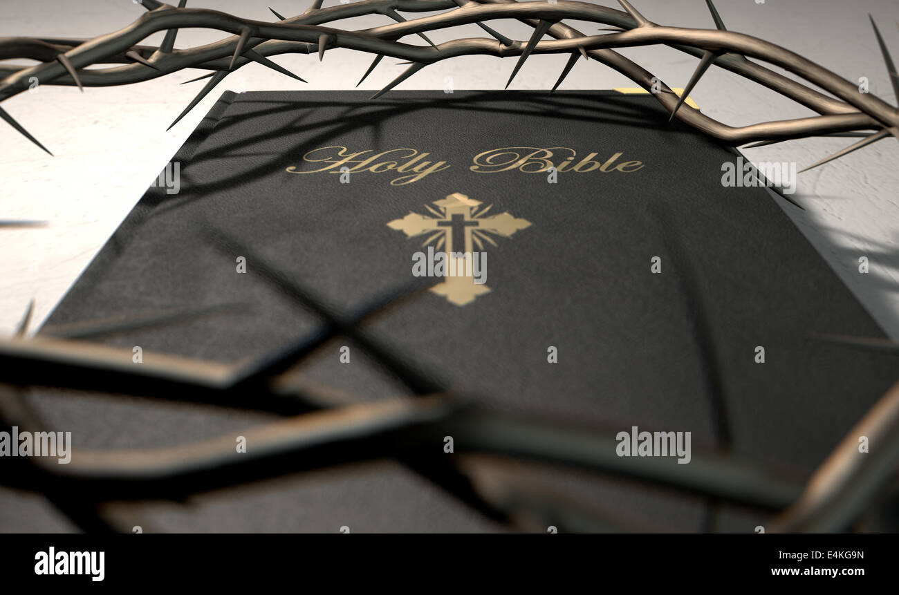 Una pelle nera la bibbia con un iscrizione in oro con una corona di spine sulla sommità di esso su un sfondo isolato Foto Stock