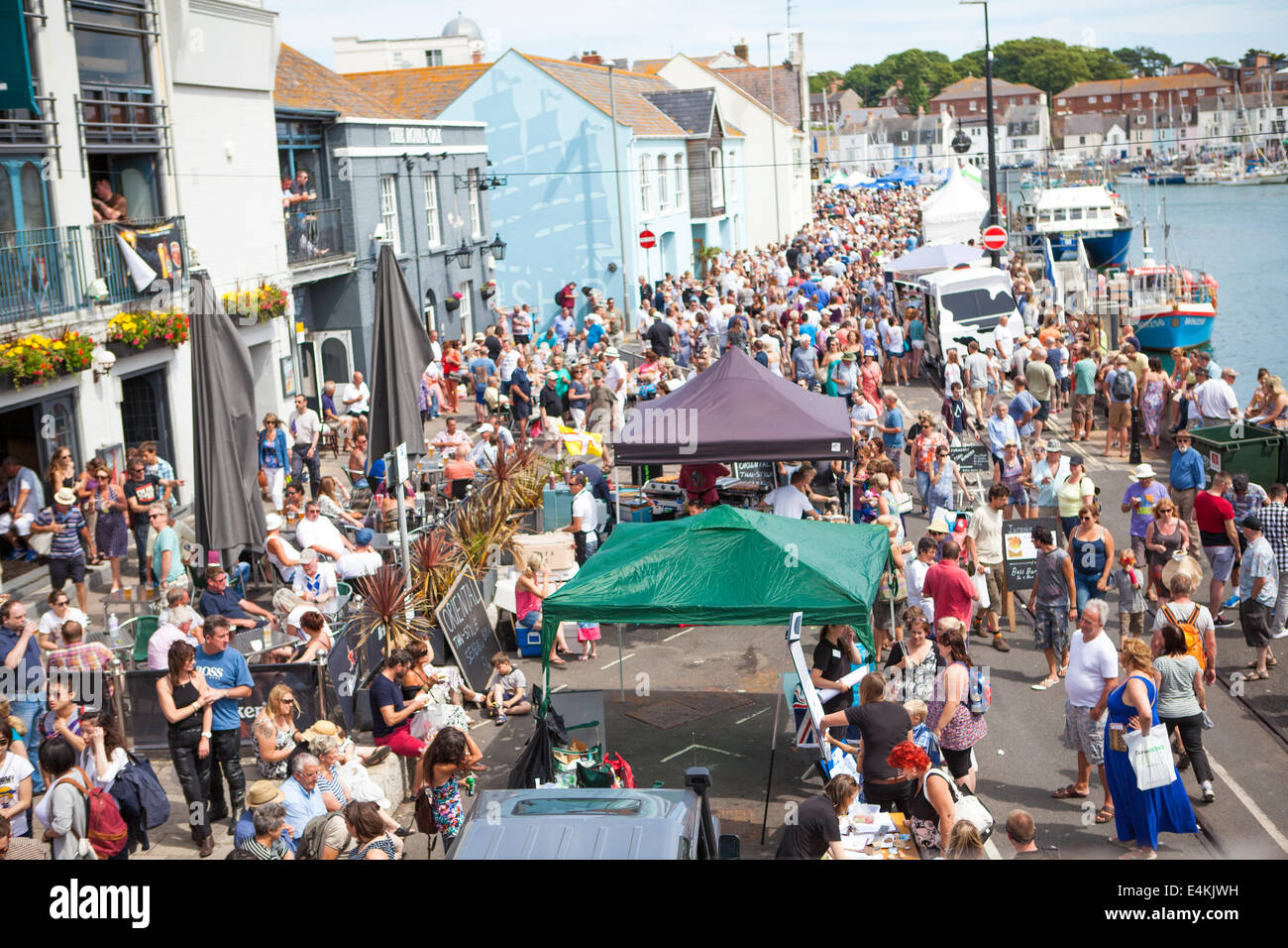 Street view presso Dorset festival di frutti di mare. Weymouth, Dorset Regno Unito Foto Stock