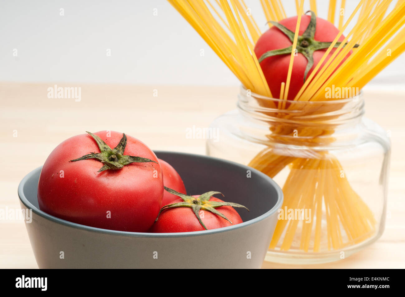 Pomodori freschi e gli spaghetti Foto Stock