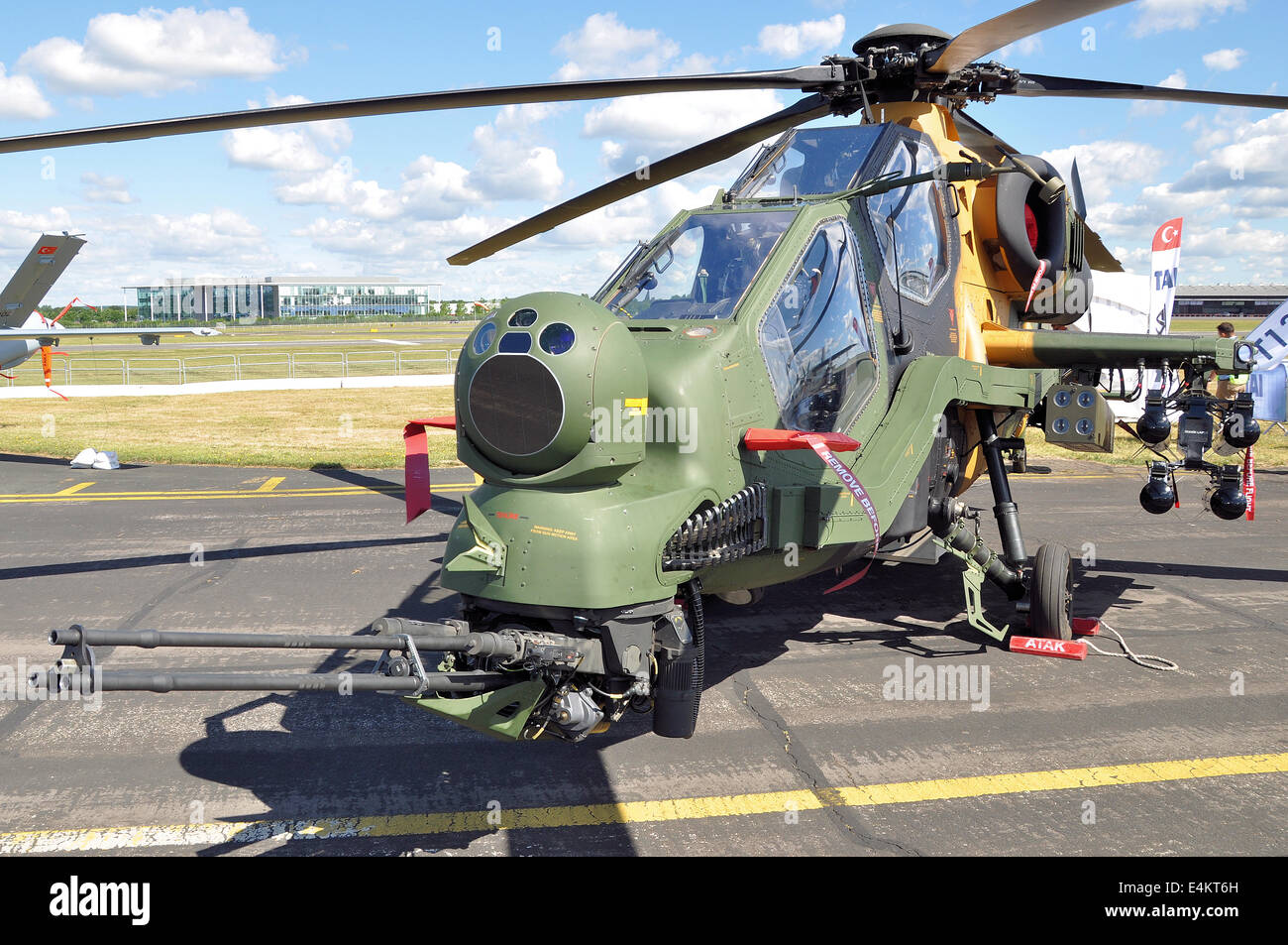 Bagno turco Aerospaziale Agusta Westland T129 Atak elicottero d'assalto al Farnborough Airshow internazionale. La Turchia militare vendite commerciali Foto Stock