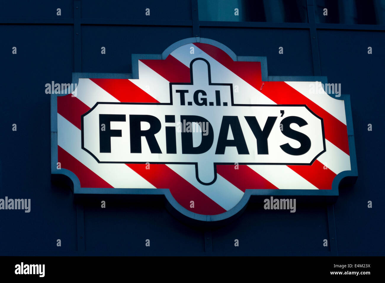 Il ristorante TGI Friday's sign. Foto Stock