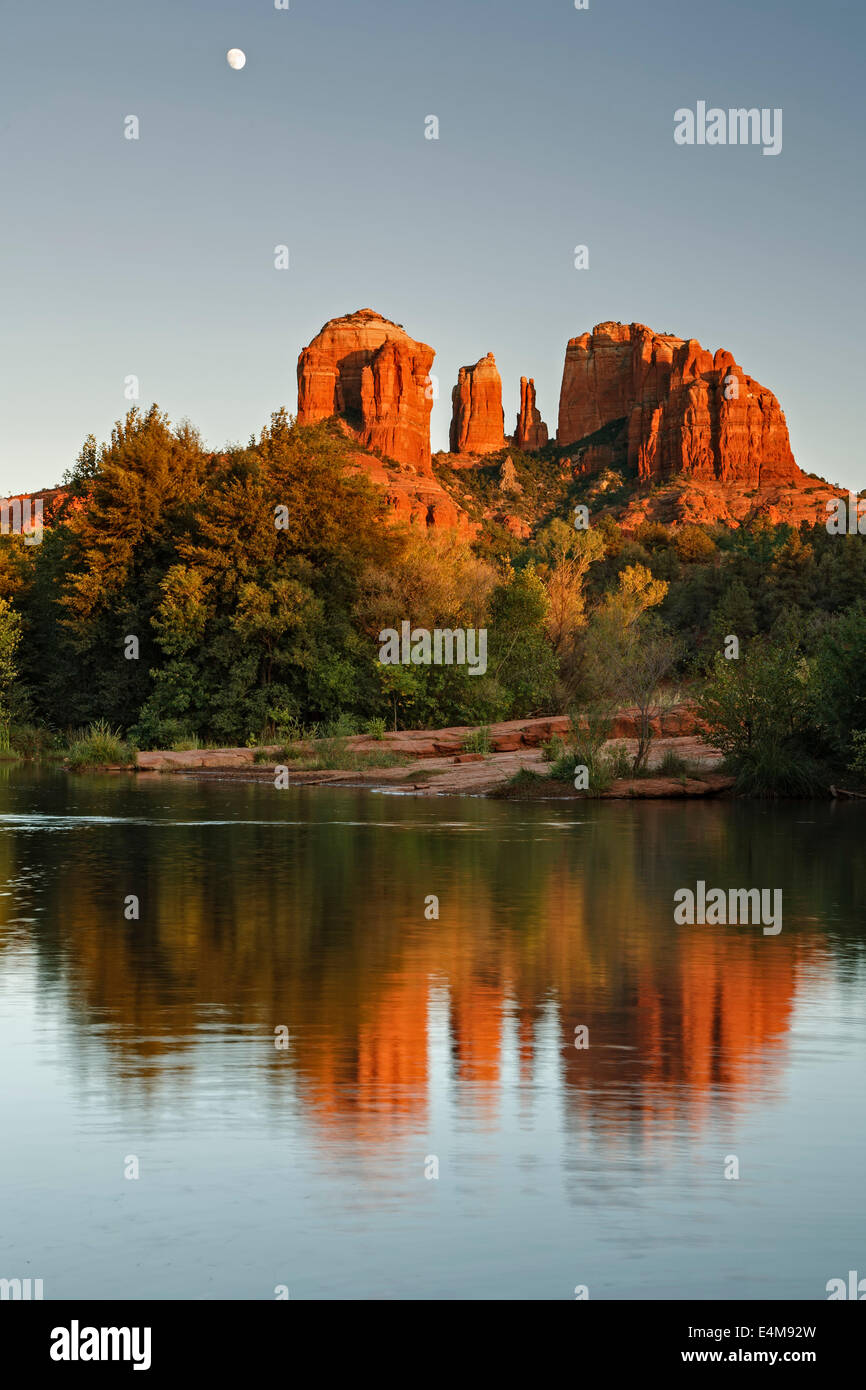 Luna, Cattedrale Rock e Oak Creek, a Sedona in Arizona, Stati Uniti d'America Foto Stock
