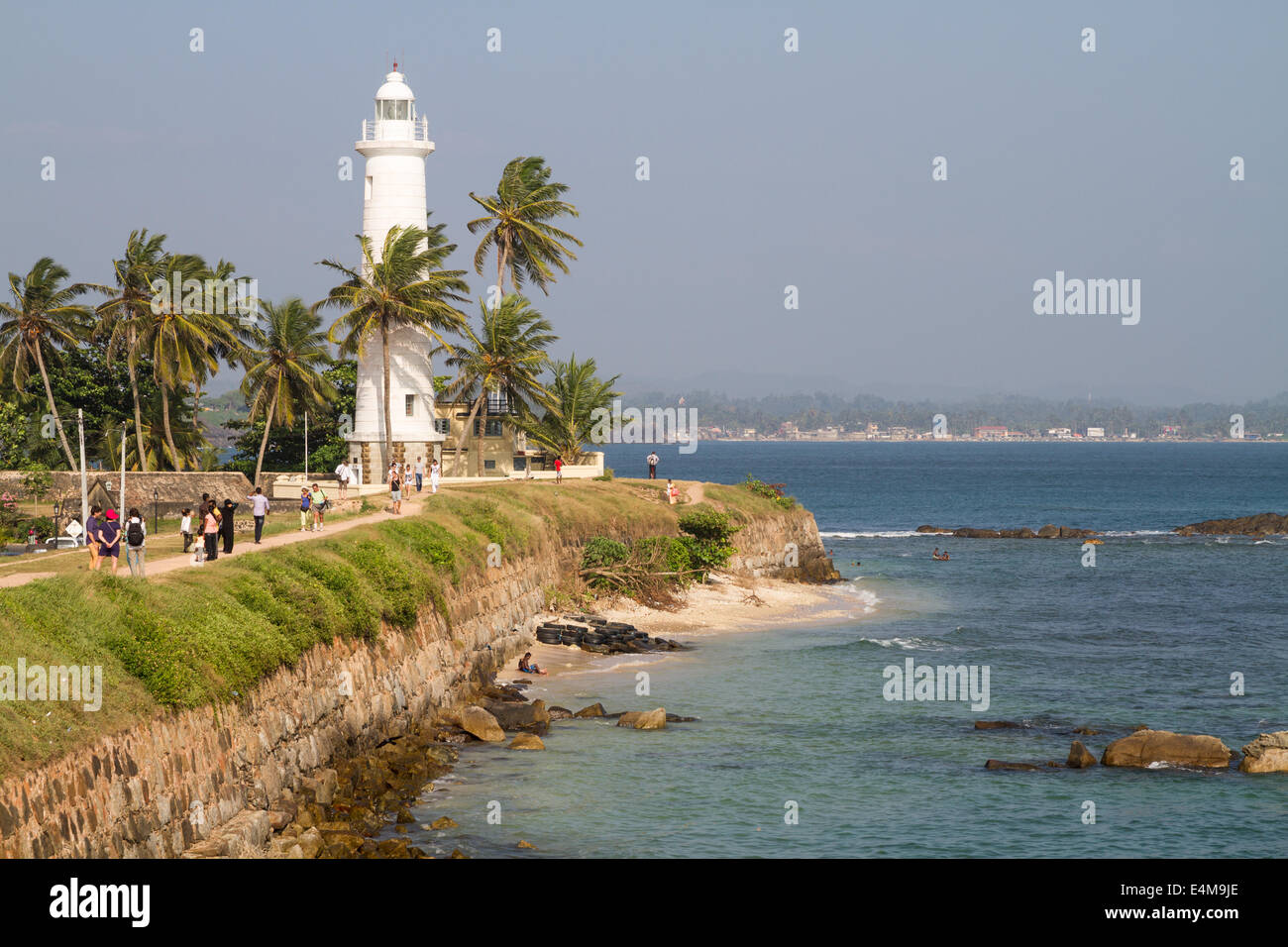 Una vista dei bastioni e casa di luce del forte di Galle, Sri Lanka. Foto Stock