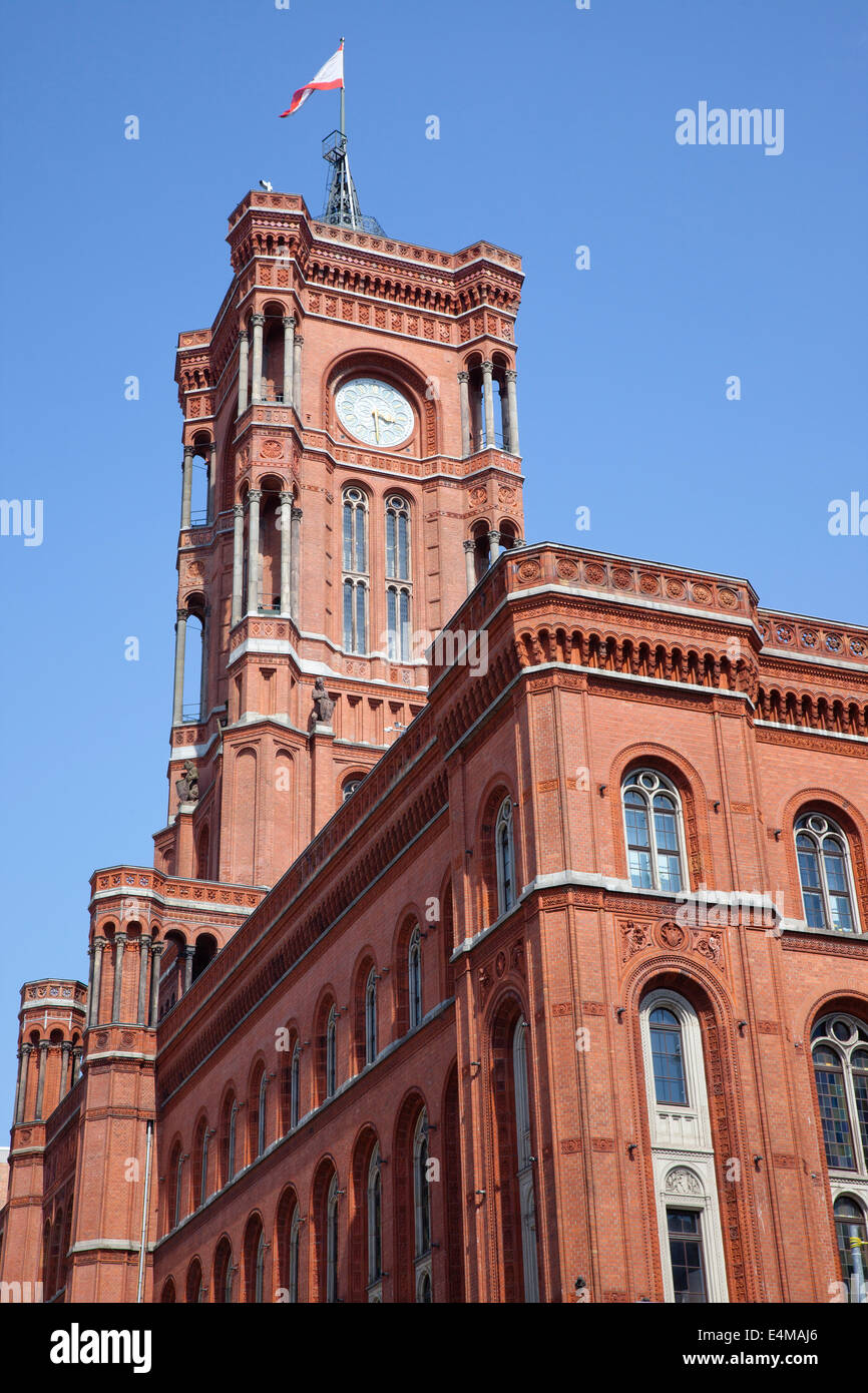 Germania, Berlino Mitte, Rotes Rathaus, o rosso municipio edificio. Foto Stock