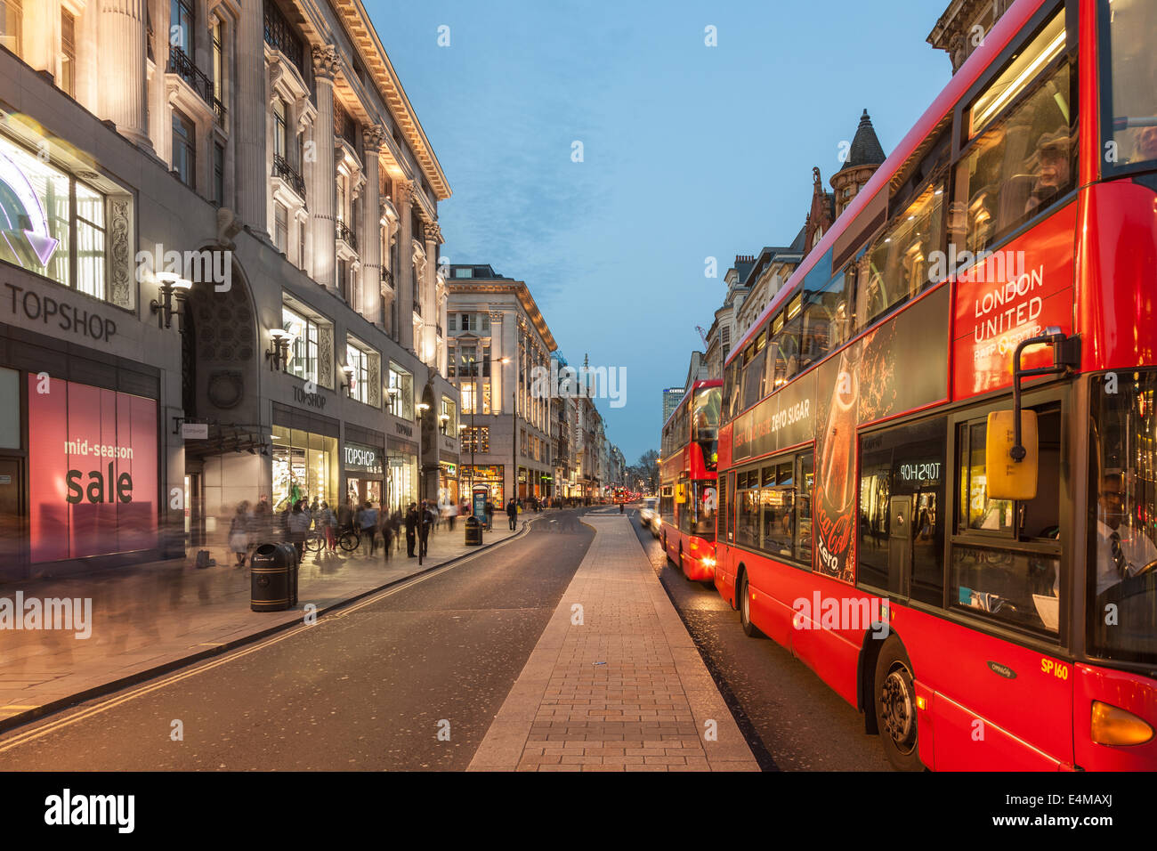 Oxford Street di notte,Londra,Inghilterra Foto Stock