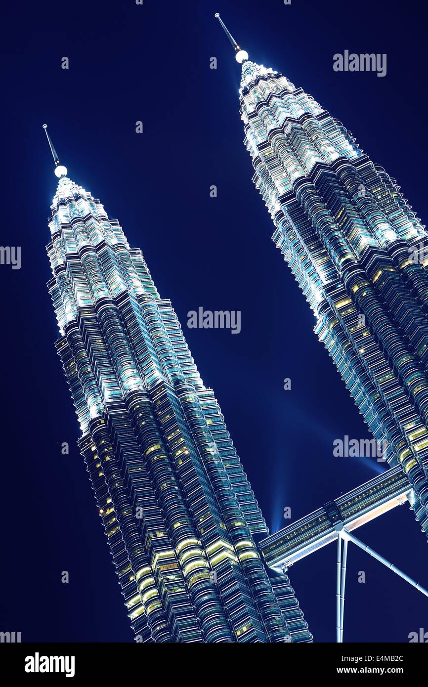 Le Torri Petronas al crepuscolo, Kuala Lumpur, Malesia Foto Stock