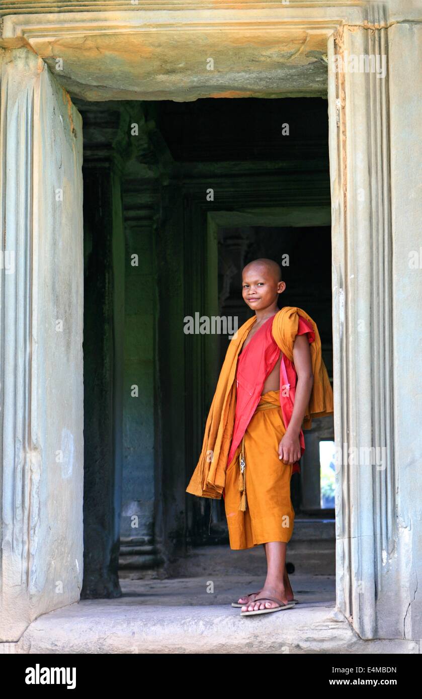 I monaci buddisti in arancione vesti in Cambogia Foto Stock