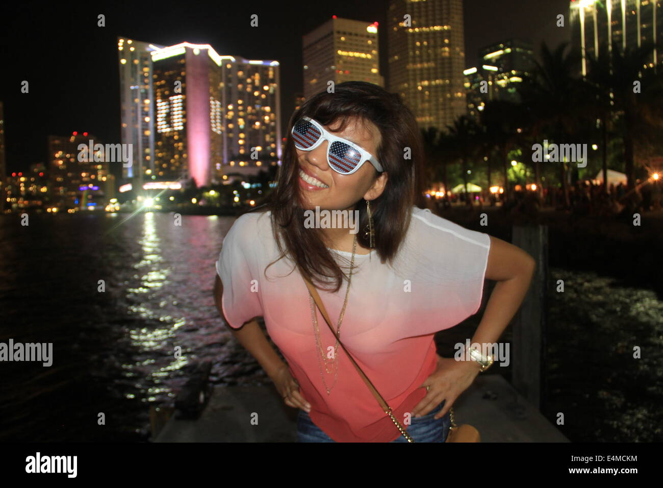 Bella peruviana modello americano godendo il 4 Luglio a Miami Foto Stock