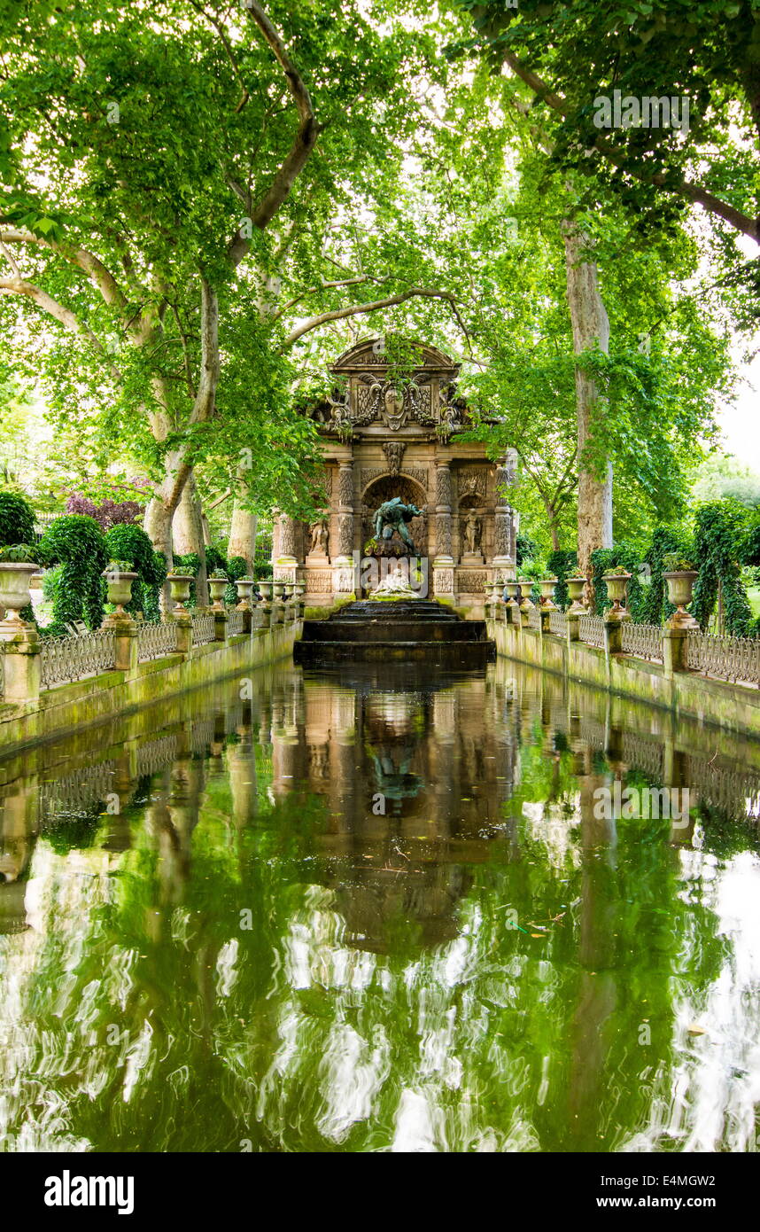 La fontana medicea è una fontana monumentale di il Jardin du Luxembourg a Parigi Foto Stock