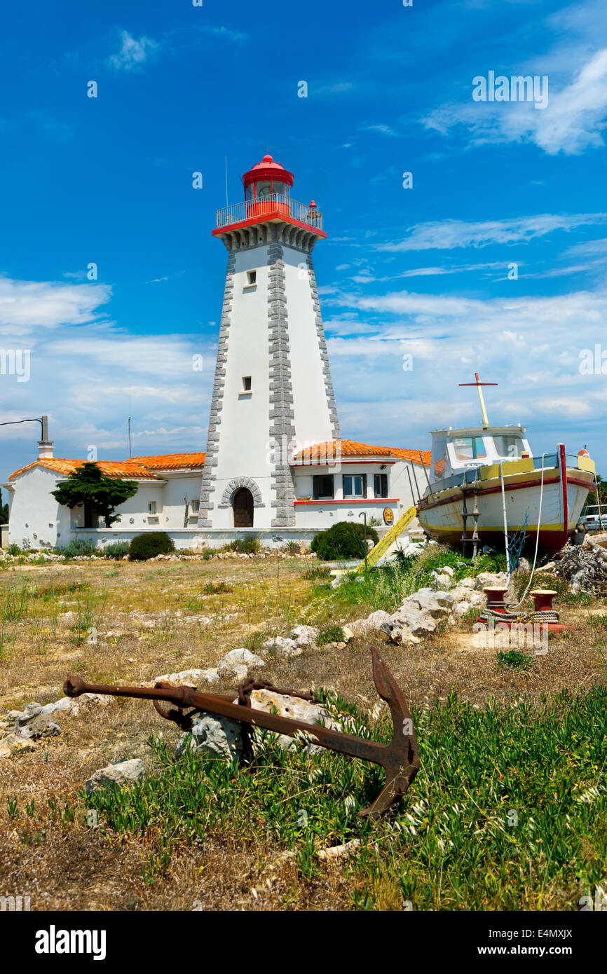 Faro sul litorale mediterraneo Foto Stock