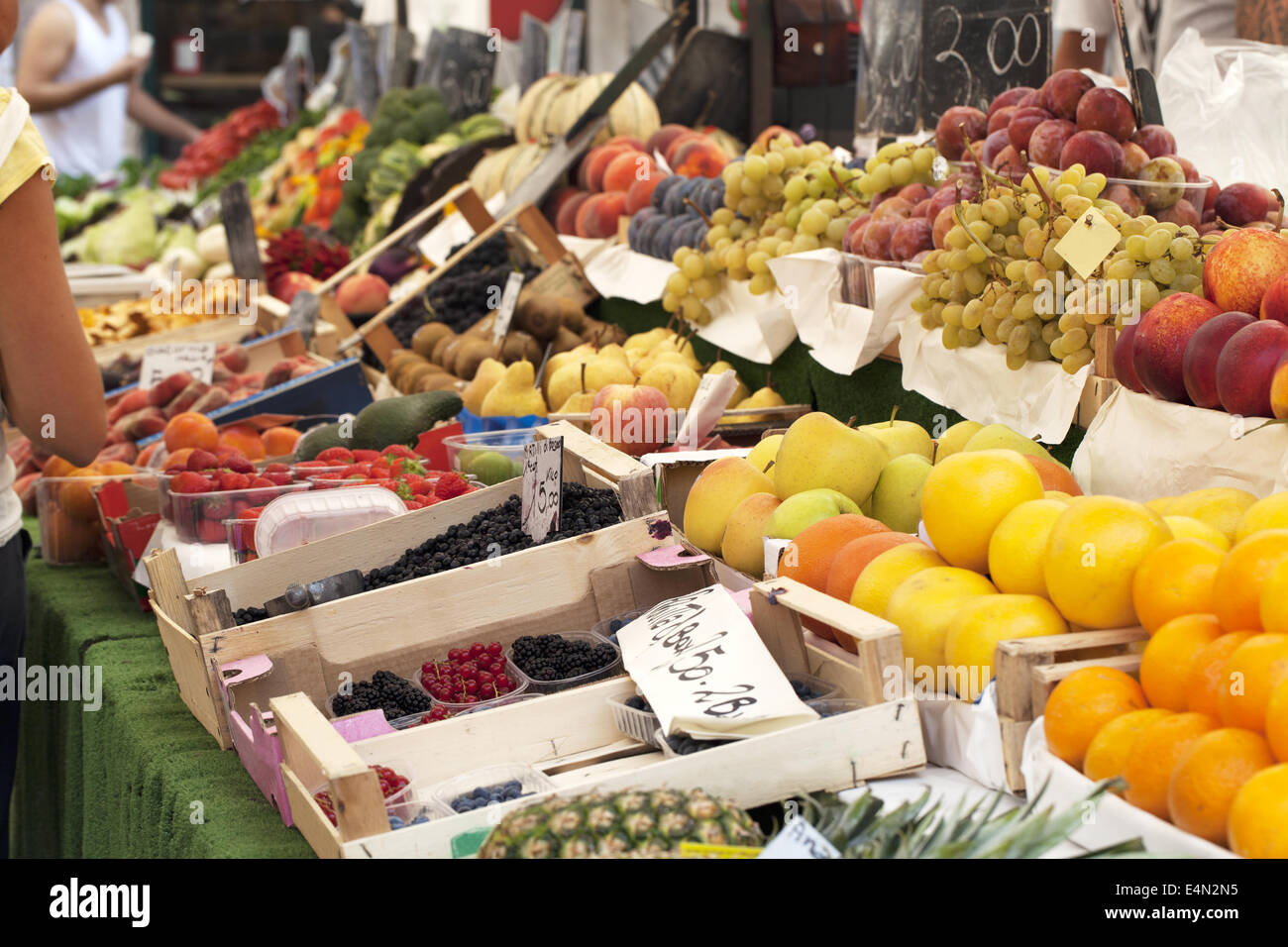 La frutta e la verdura in stallo Foto Stock