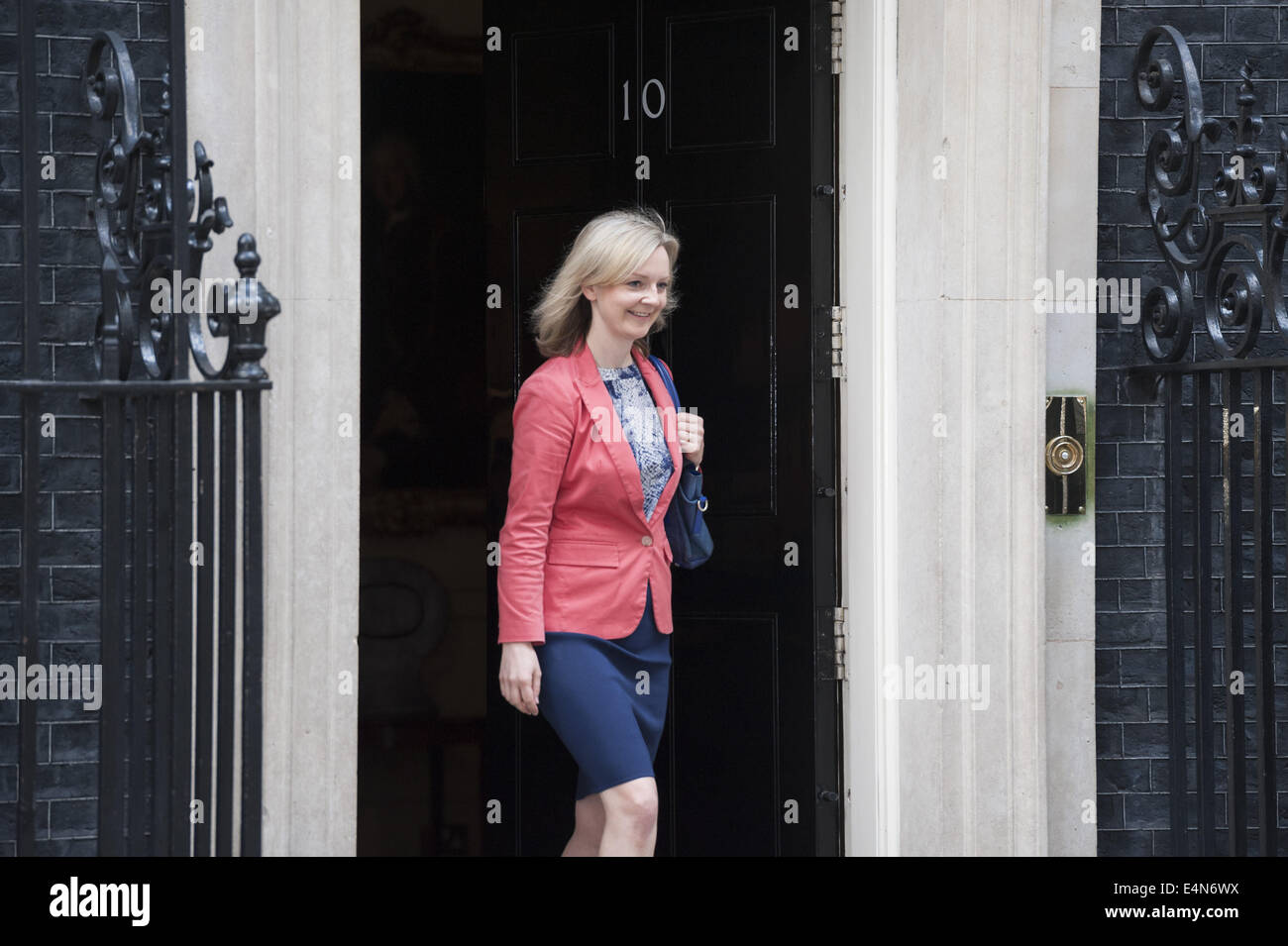 Luglio 15, 2014 - Londra, Regno Unito - Cabinet rimescolato arriva a Downing Street a Londra per il loro incontro settimanale. Nella foto: Liz Truss MP. (Credito Immagine: © Lee Thomas/ZUMA filo) Foto Stock