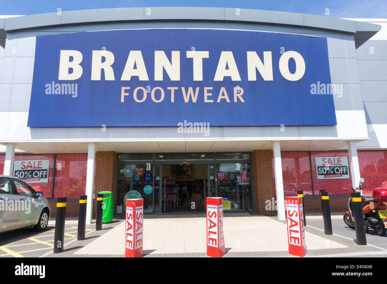 Segno su ingresso Brantano negozio di calzature, UK. Foto Stock