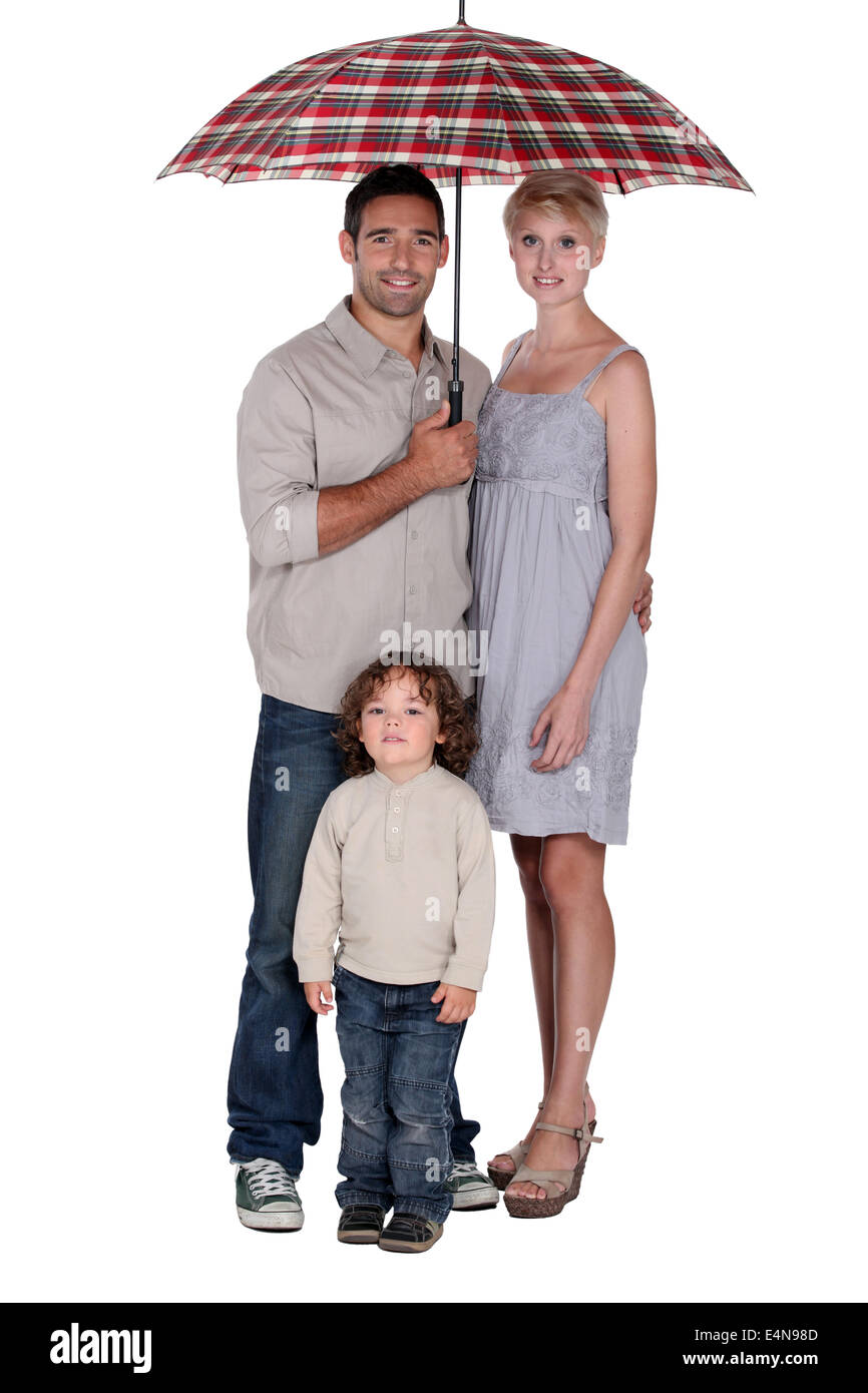 La famiglia stava sotto ombrellone Foto Stock