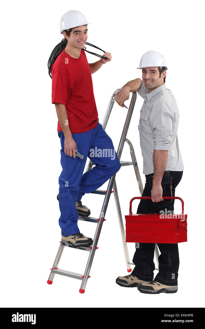 Elettricista e giovane apprendista Foto Stock