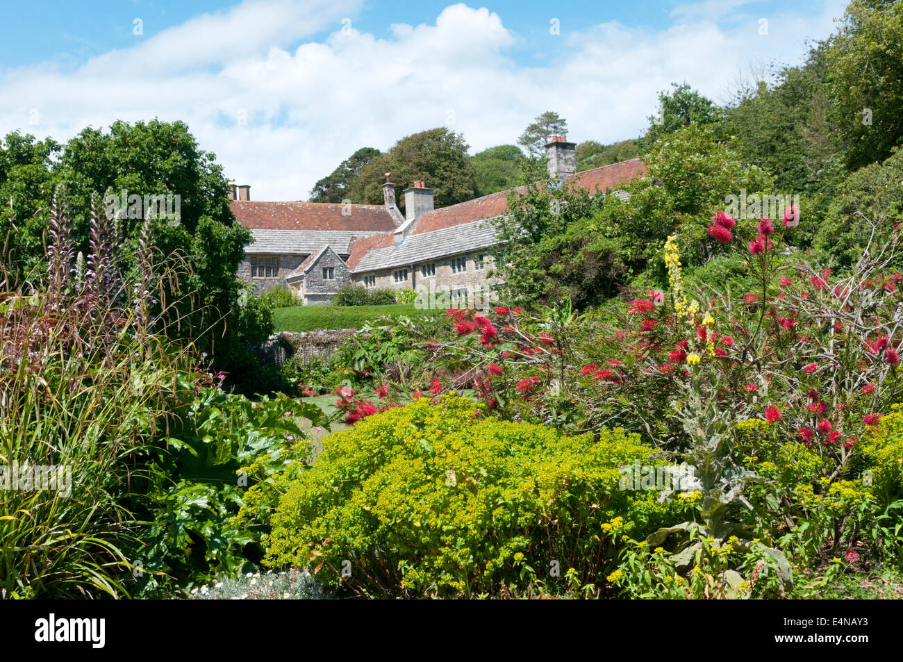 Mottistone Manor sull'Isola di Wight. Fotografato DA STRADA PUBBLICA. Foto Stock