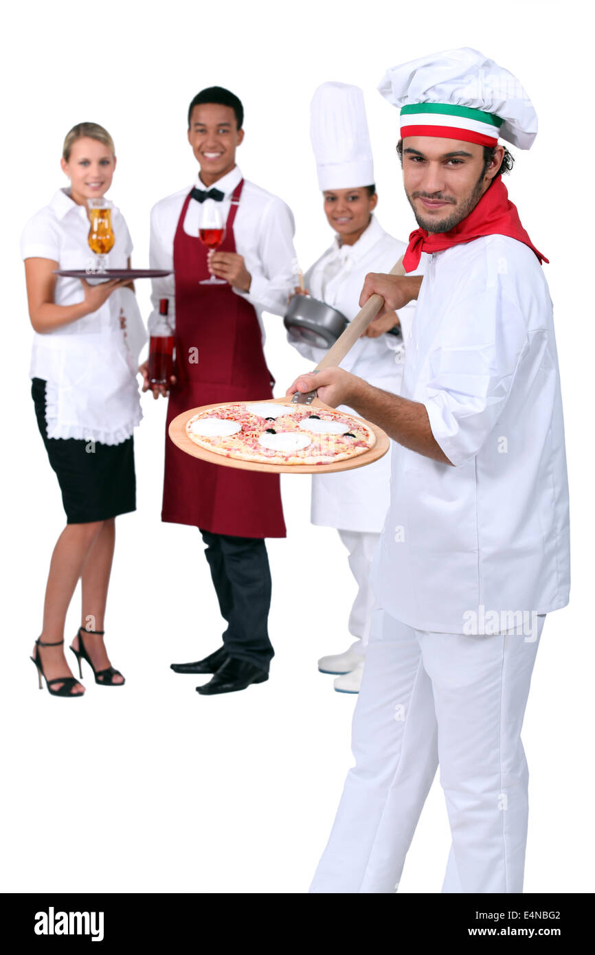 Pizza italiana lo chef e il personale del ristorante Foto Stock