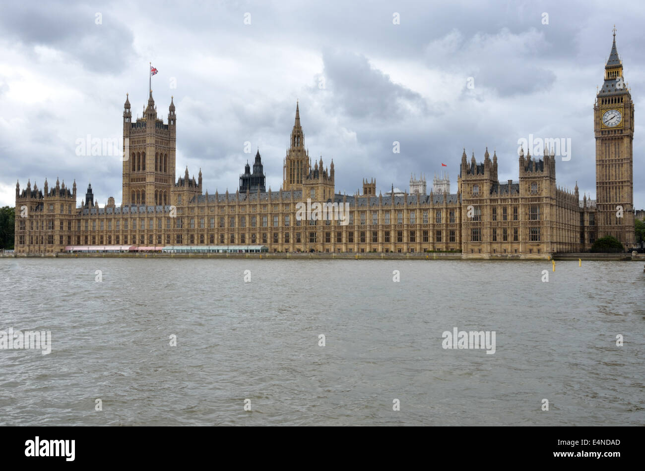 Le case del Parlamento con Thames Foto Stock