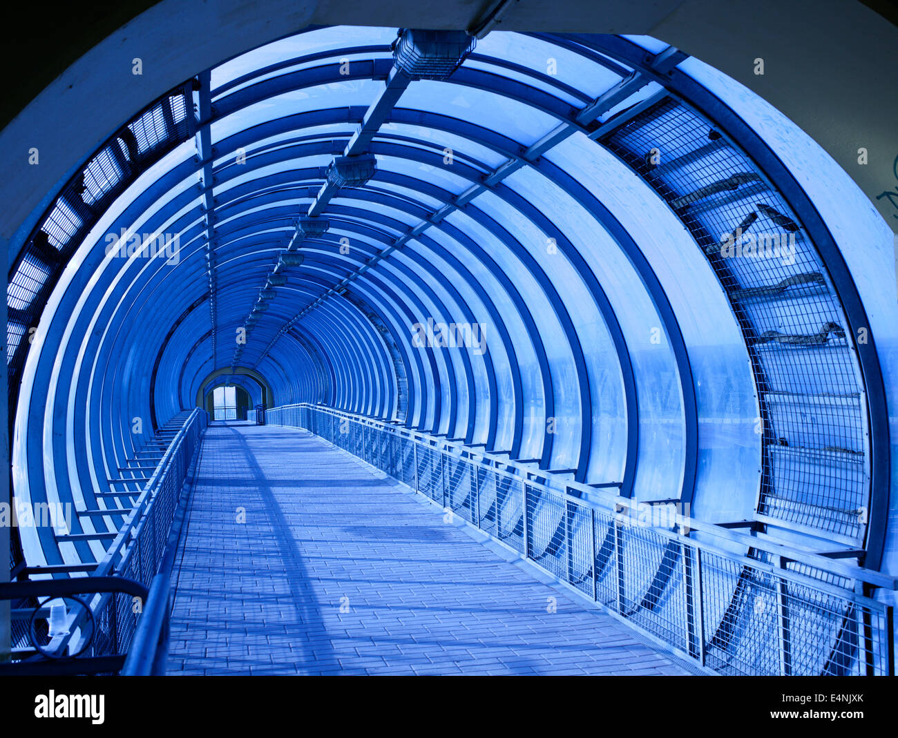 Tubo tunnel di vetro immagini e fotografie stock ad alta risoluzione ...