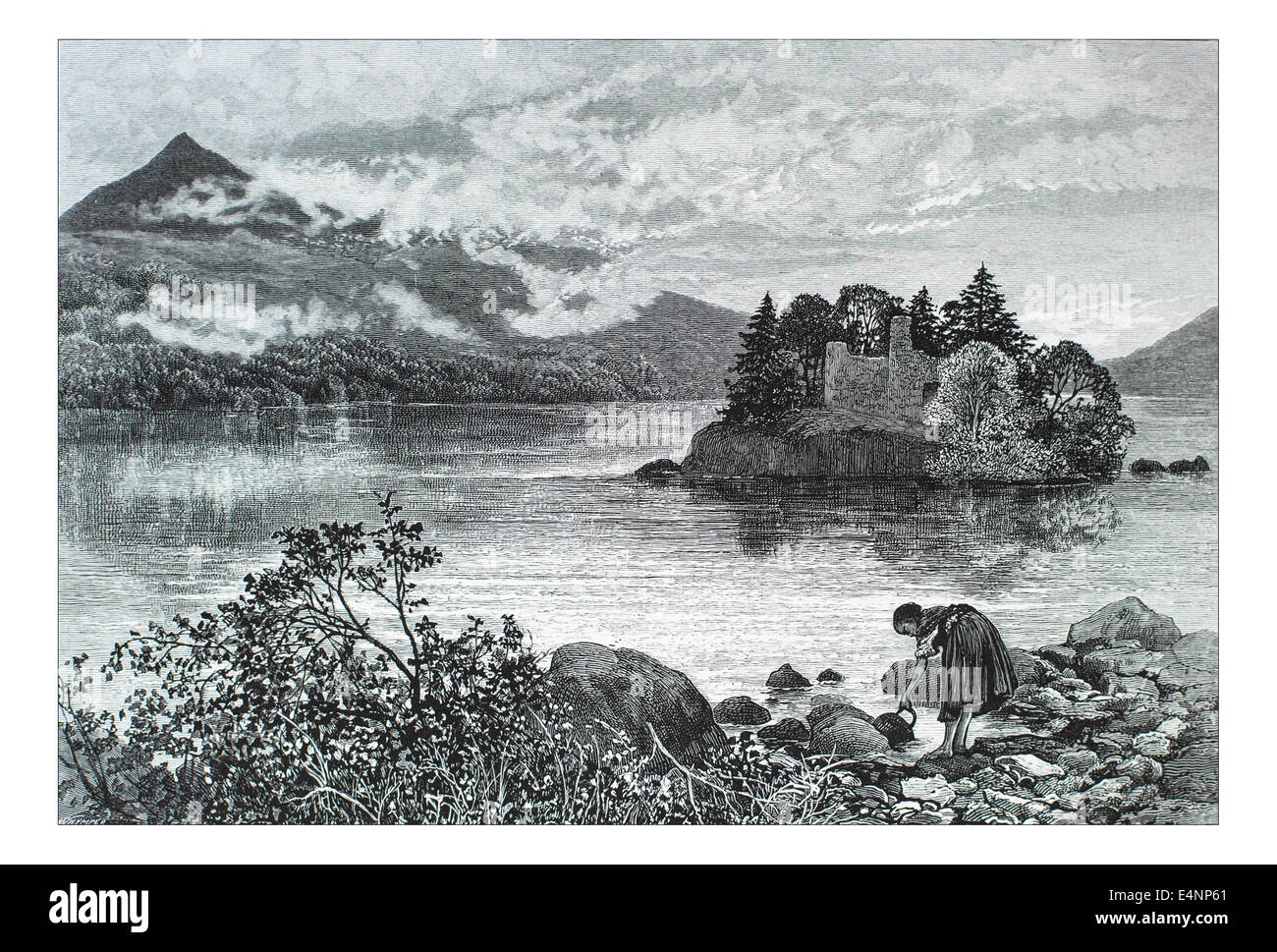Ben Lomond e Inveruglas Isle  illustrazione da "Le isole britanniche - Cassell Petter & Galpin parte 19 pittoresca l'Europa. 1877' pittoresca Europa è stata illustrata una serie di riviste pubblicate da Cassell Petter, Galpin & Co. di Londra, Parigi e New York in 1877. Le pubblicazioni turistiche raffigurato tormenta in Europa, con le descrizioni di testo e acciaio e legno incisioni da eminenti artisti del tempo, come Harry Fenn, William H J Boot, Thomas C. L. Rowbotham, Henry T. Green , Myles B. Foster John Mogford , David H. McKewan, William L. Leitch, Edmund M. Wimperis e Giuseppe B. Smith. Foto Stock