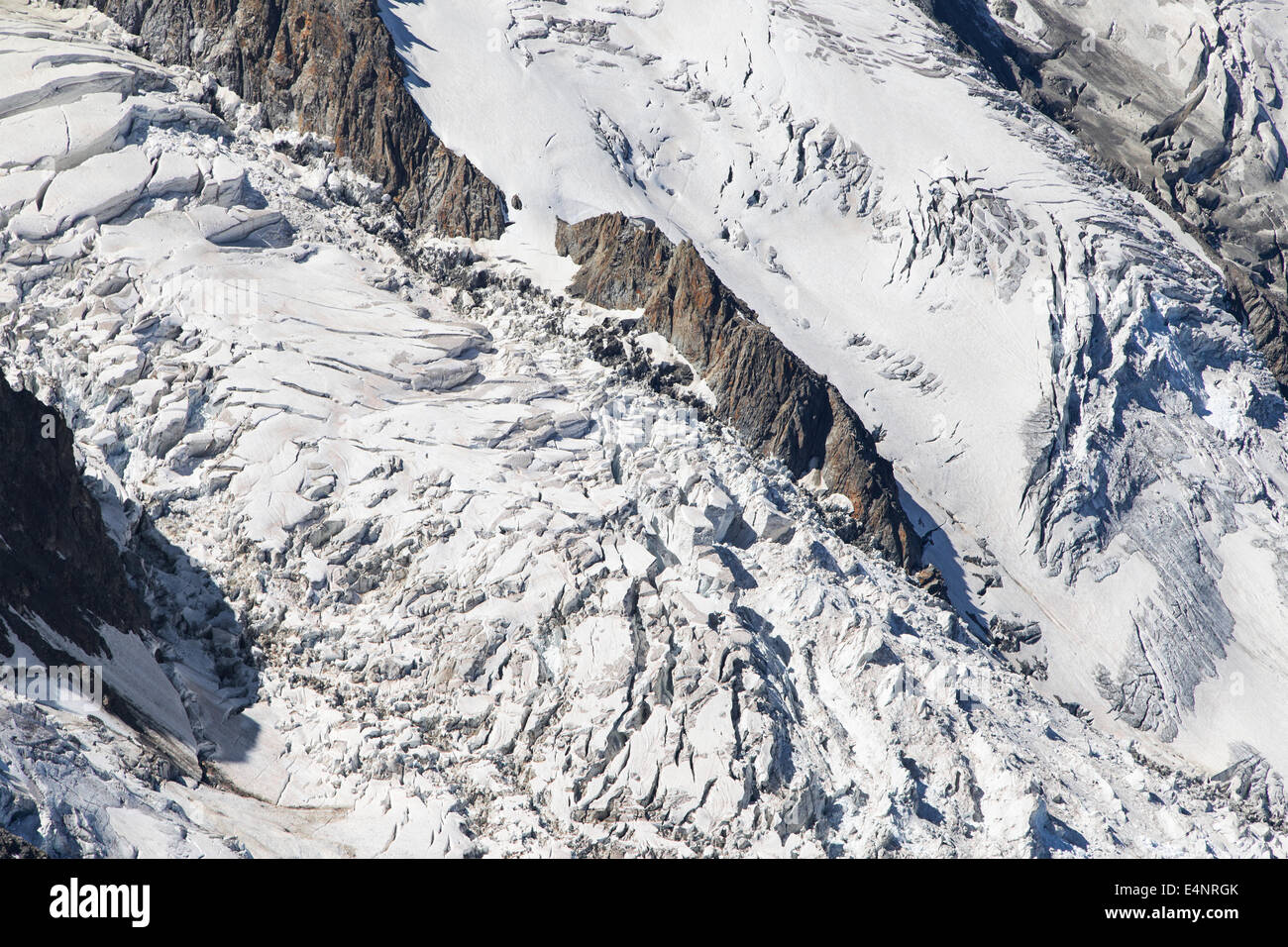 Seracchi da aggirare del Ghiacciaio Bossons sul massiccio del Monte Bianco, Francia. Foto Stock