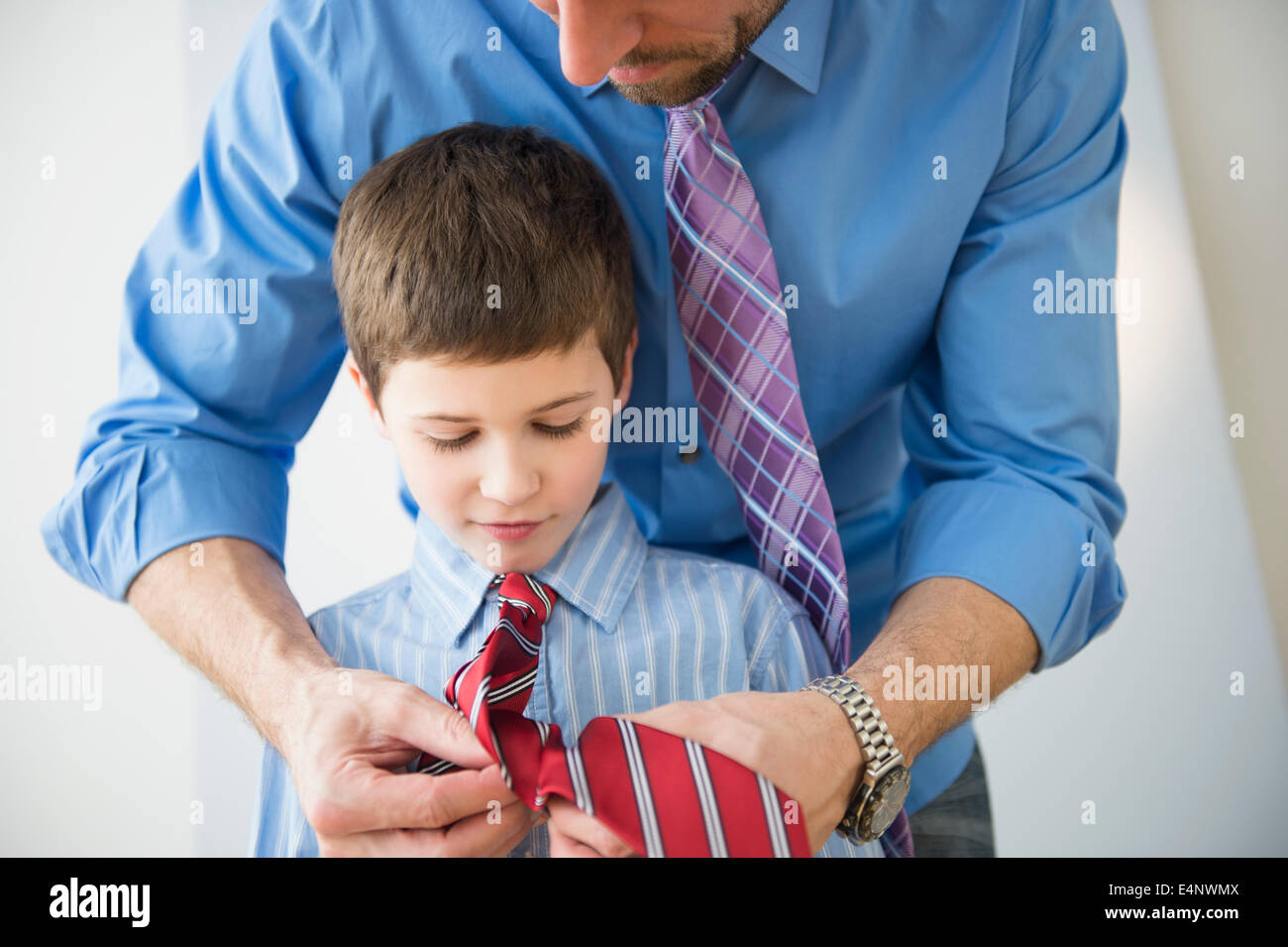 Padre figlio di regolazione (8-9) cravatta Foto Stock
