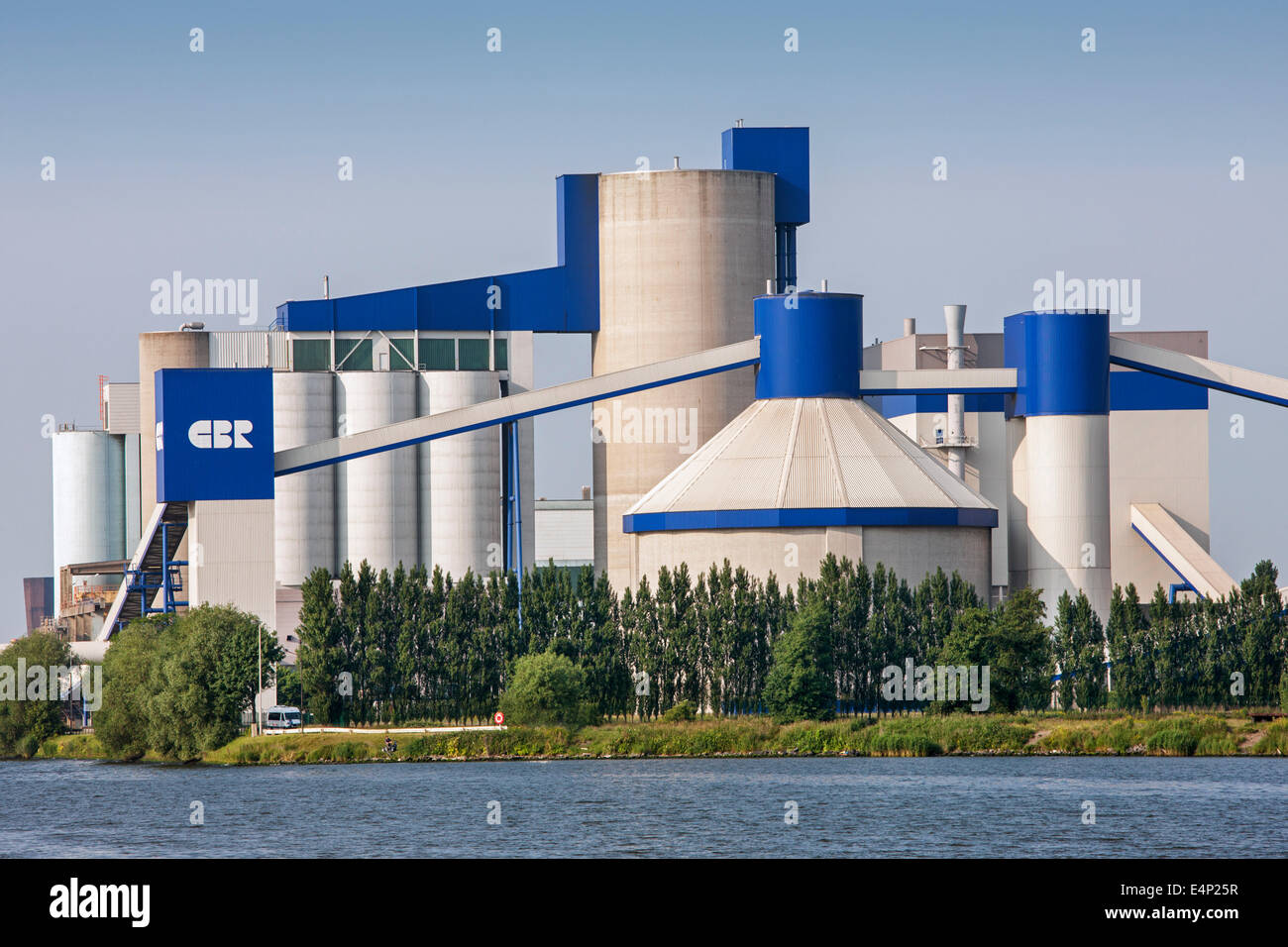 CBR, impianto di cemento lungo il canale Gand-Terneuzen a Gand seaport, Fiandre Orientali, Belgio Foto Stock