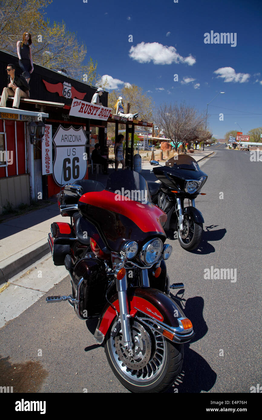 Motocicli fuori del bullone arrugginito regali, Seligman, storico U.S. Route 66, Arizona, Stati Uniti d'America Foto Stock