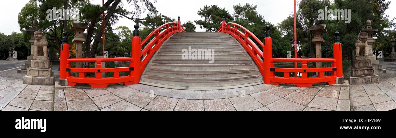 Taiko ponte (Taikobashi) al Sumiyoshi Taisha sacrario scintoista di Osaka in Giappone Foto Stock