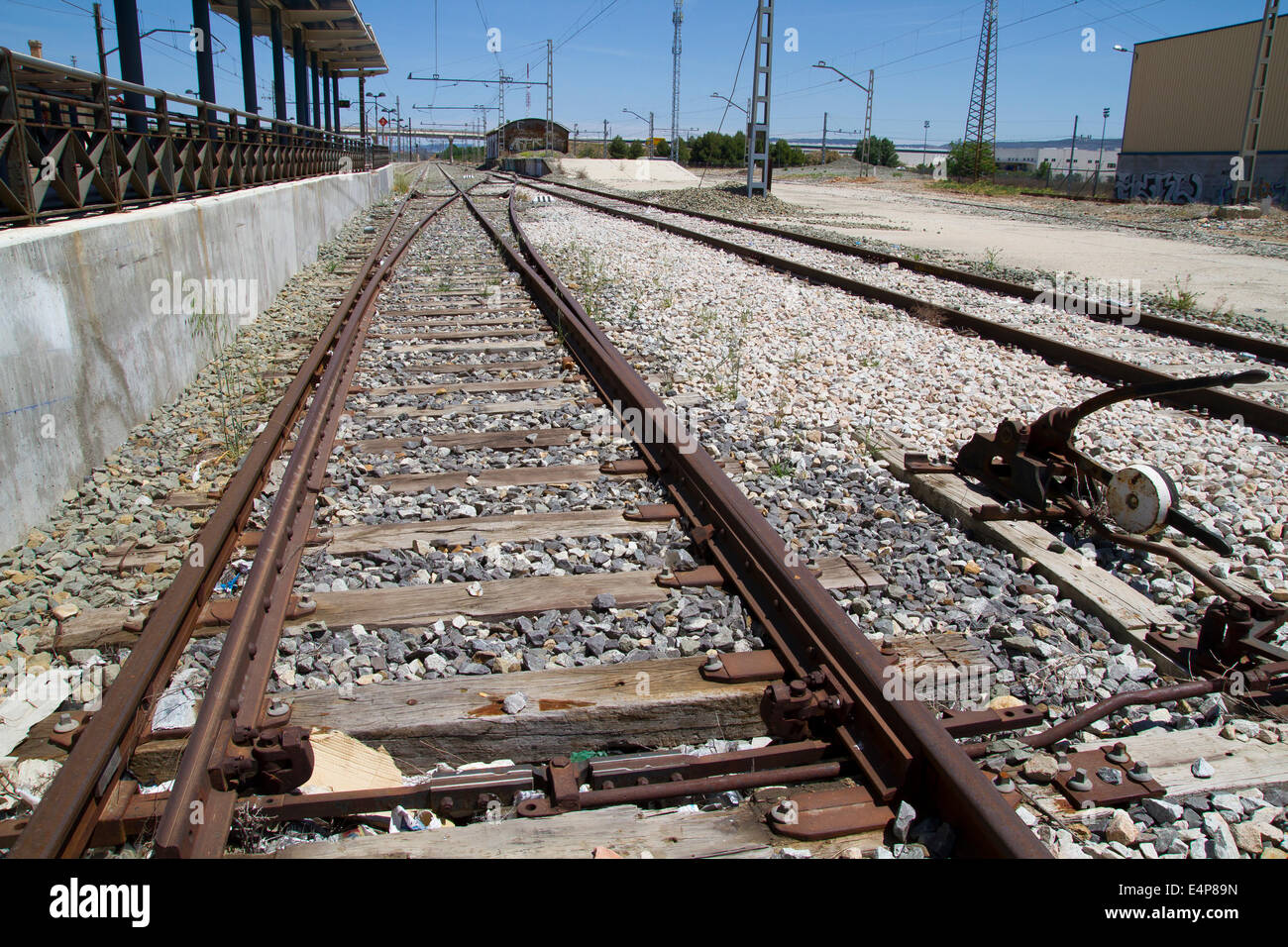 Lo scambio di aghi, binari, dettaglio delle ferrovie in Spagna Foto Stock