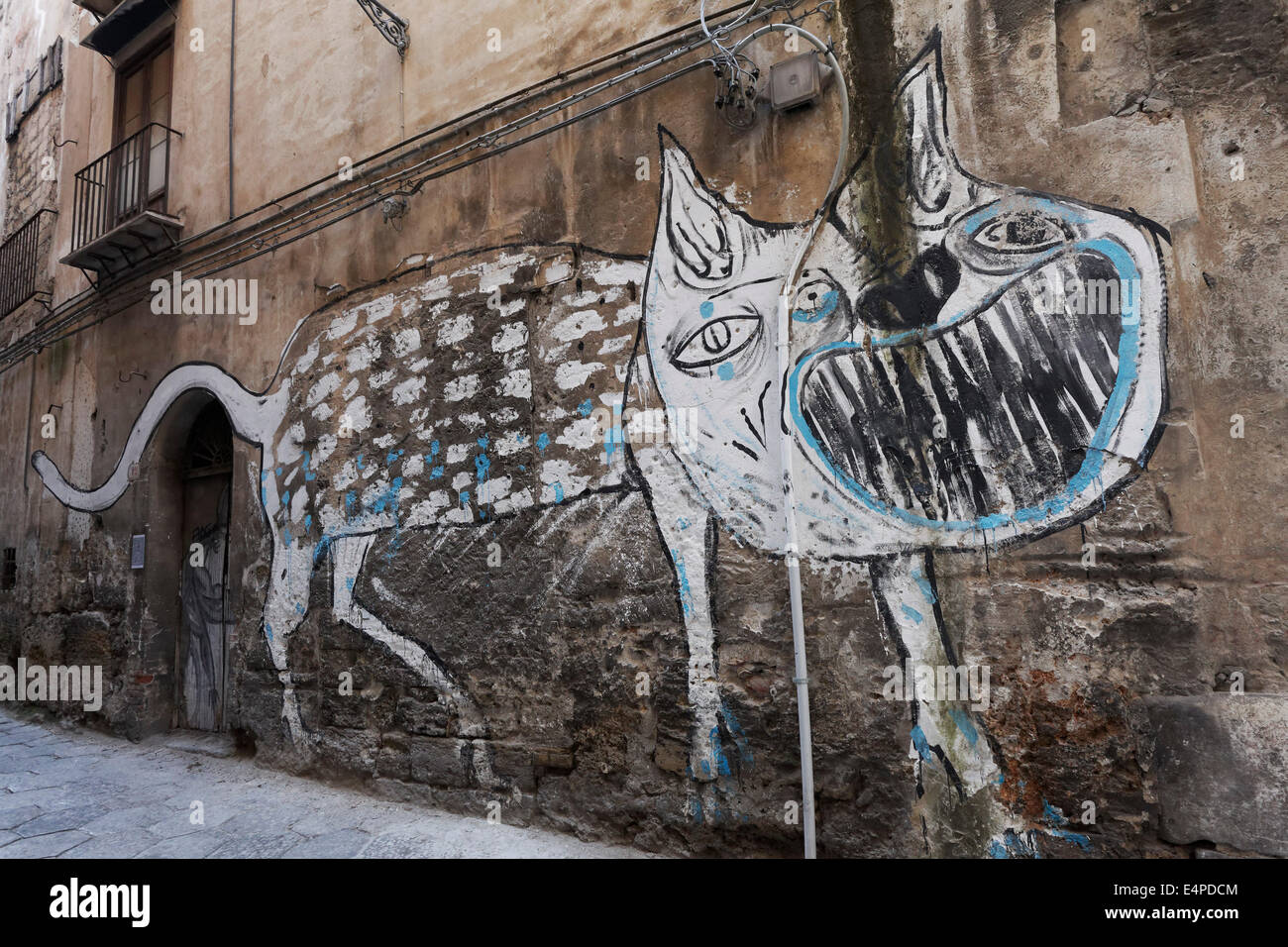 Vicious cane, murale nel centro storico di Palermo, in provincia di Palermo, Sicilia, Italia Foto Stock