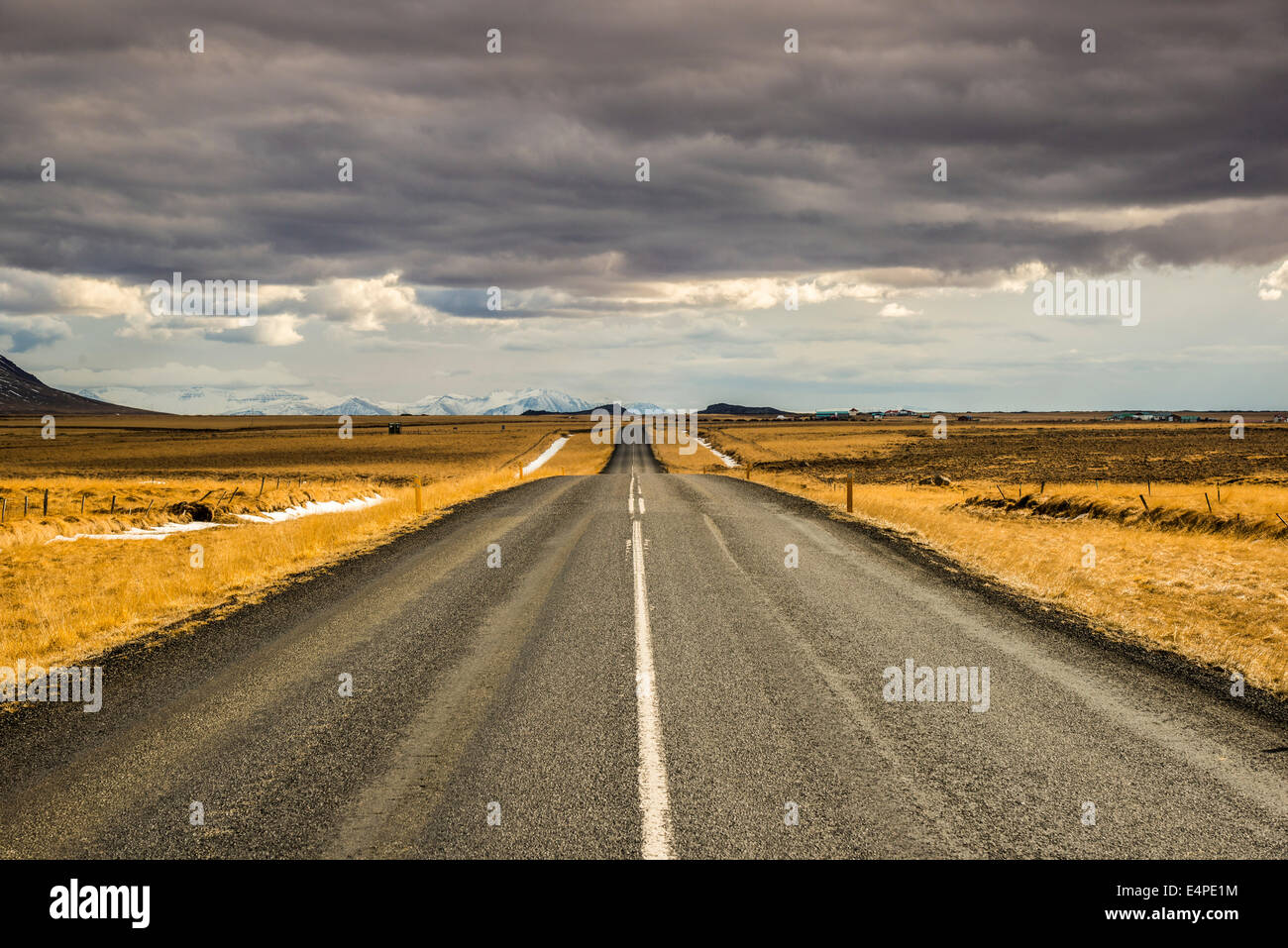 Paese deserta road, Penisola Snaefellsness, Regione Occidentale, Vesturland, Islanda Foto Stock