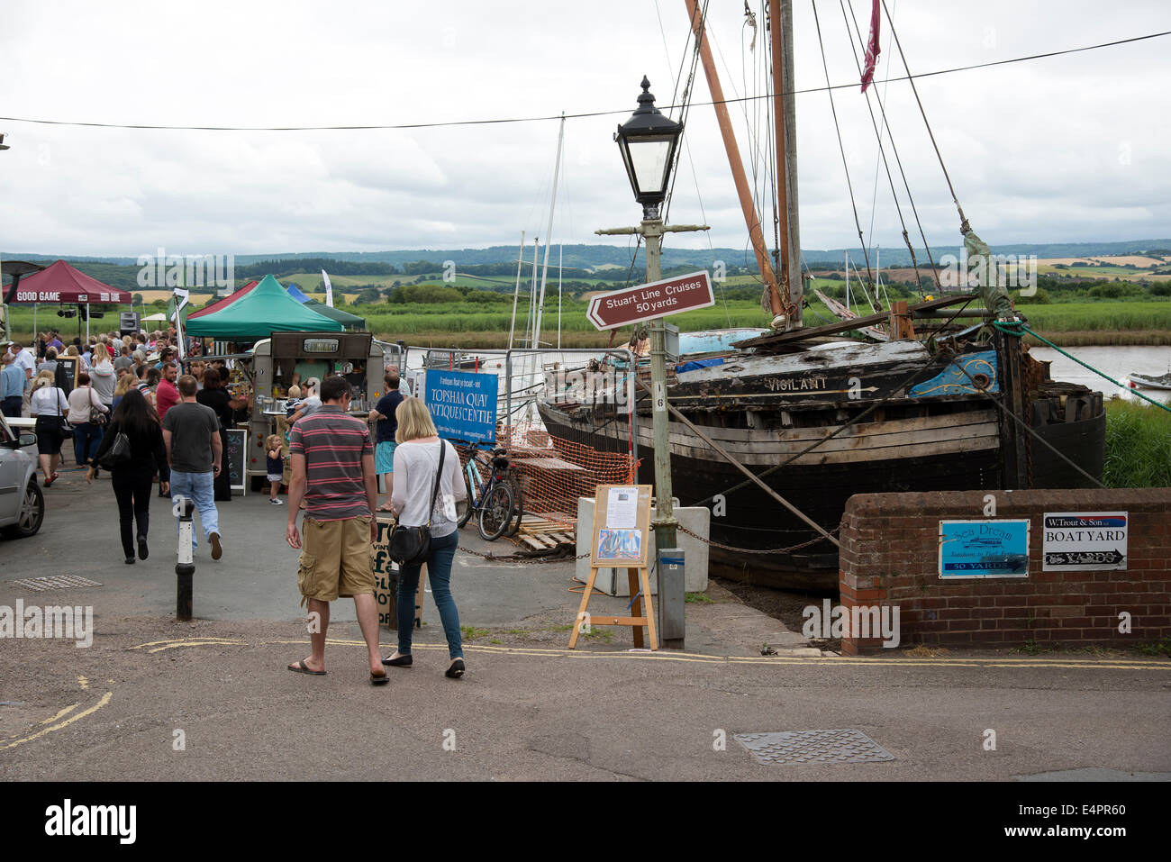 Strada del mercato a Topsham un piccolo Devonshire città sul fiume Exe Devon England Regno Unito Foto Stock