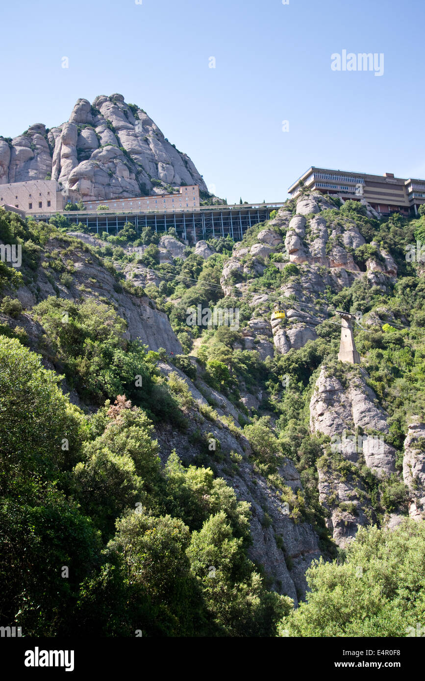 Montserrat è un multi-picco montagna in Spagna dove si trova l'Abbazia Benedettina con la Madonna nera Foto Stock