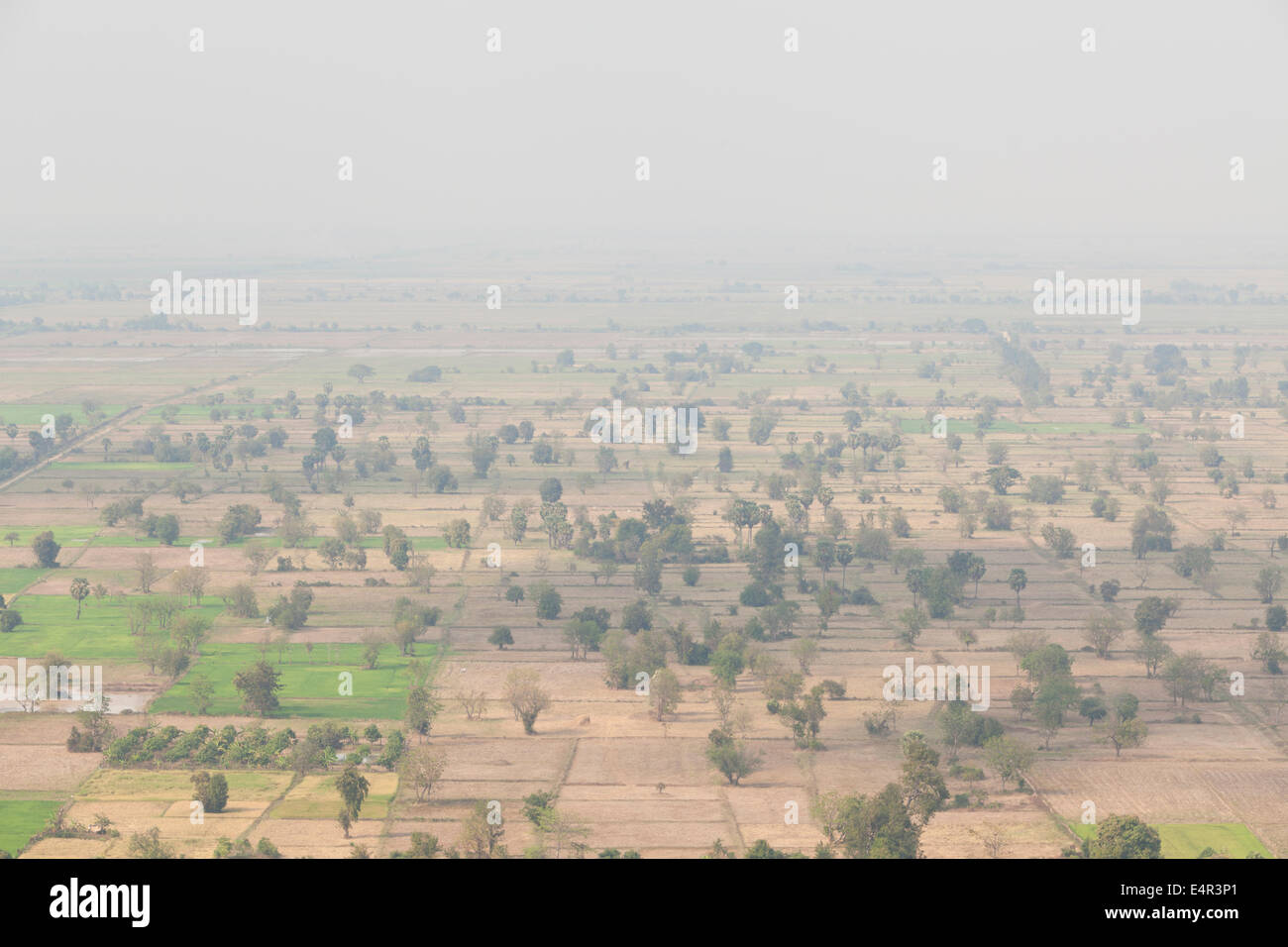 Vista della campagna da Phnom Sampeau collina nei pressi di Battambang, Cambogia Foto Stock
