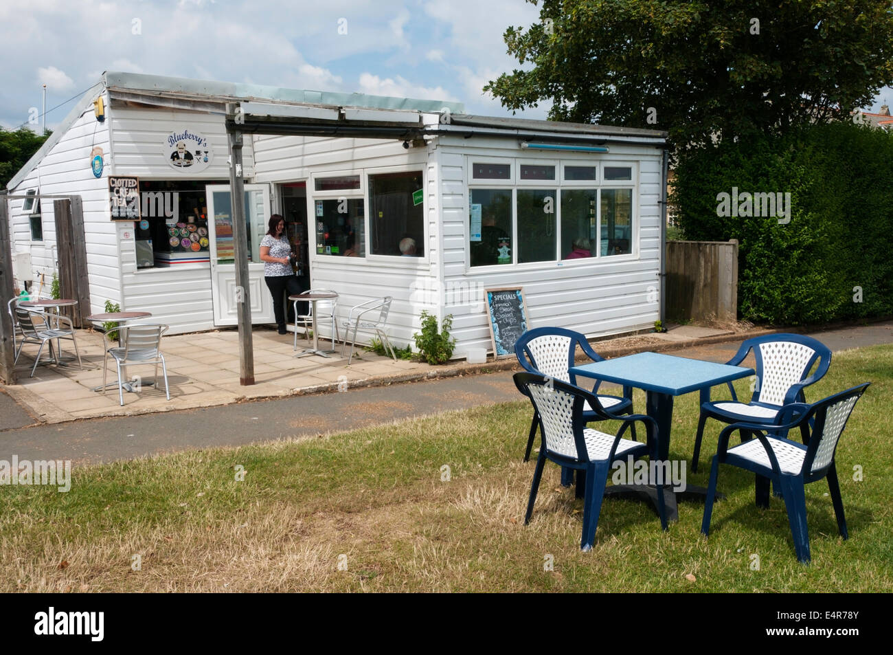 Mirtillo's cafe su una scogliera tra Shanklin e Sandown sull'Isola di Wight. Foto Stock