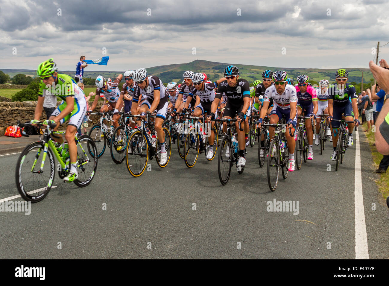 6 Luglio 2014 - Le Tour de France nello Yorkshire secondo stadio Addingham a Silsden Foto Stock