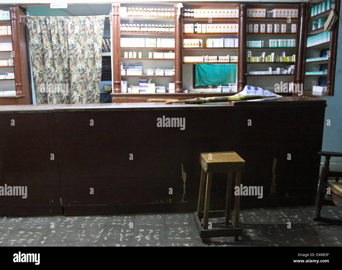 Questa farmacia è sempre aperto ("Turno:Permanente") in Baracoa, Cuba, 13 aprile 2014. Baracoa ha 45.000 abitanti. Foto: Peter Zimmermann - Nessun servizio di filo- Foto Stock