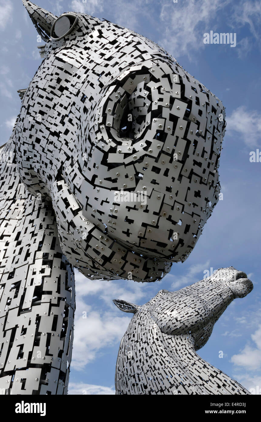 Il Kelpies, 30 metro alto scuptures di Clydesdale teste di cavallo in corrispondenza dell'elica, vicino a Falkirk in Scozia centrale. Foto Stock