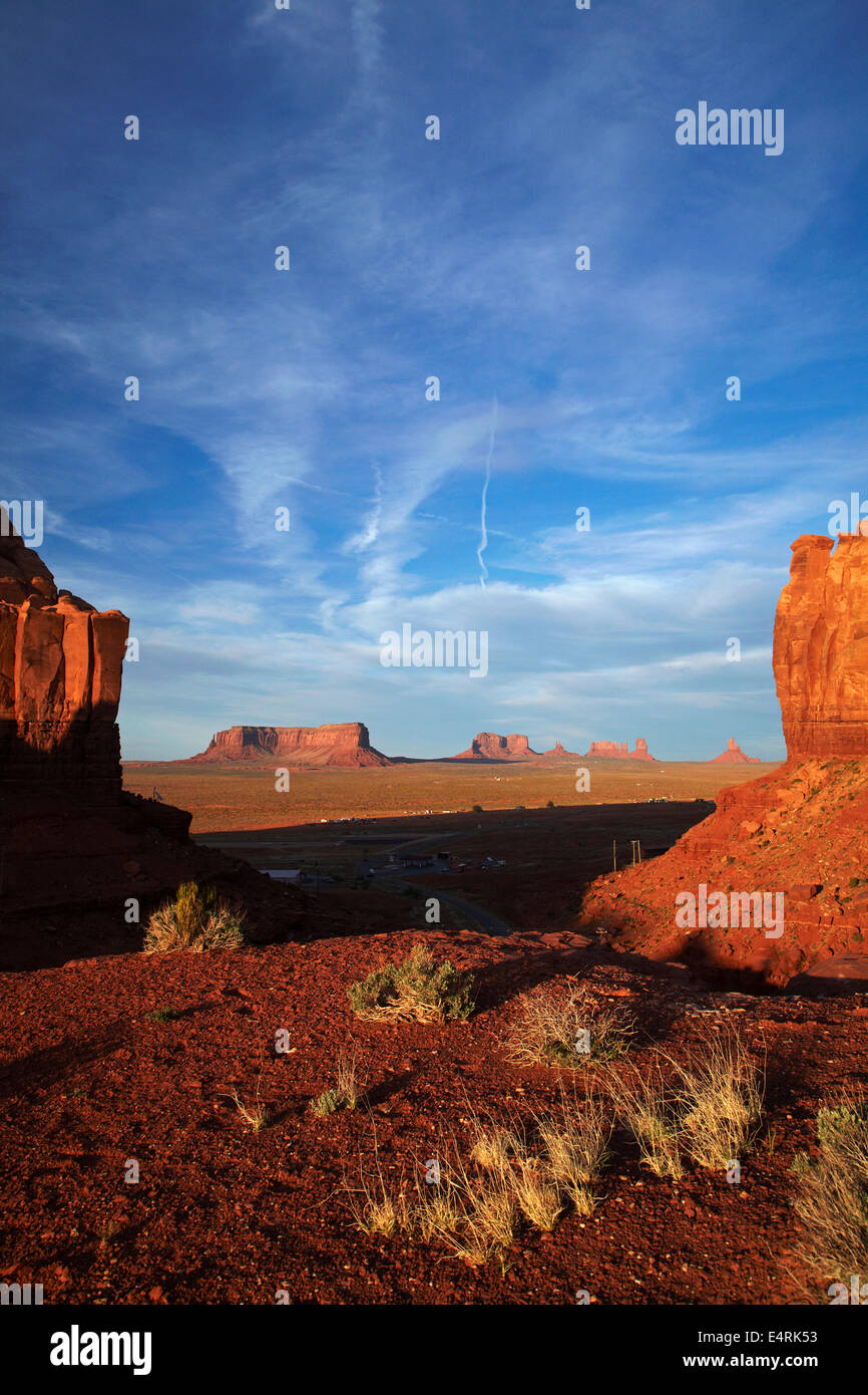 Fine luce su Monument Valley Navajo Nation, Utah e Arizona Border, STATI UNITI D'AMERICA Foto Stock