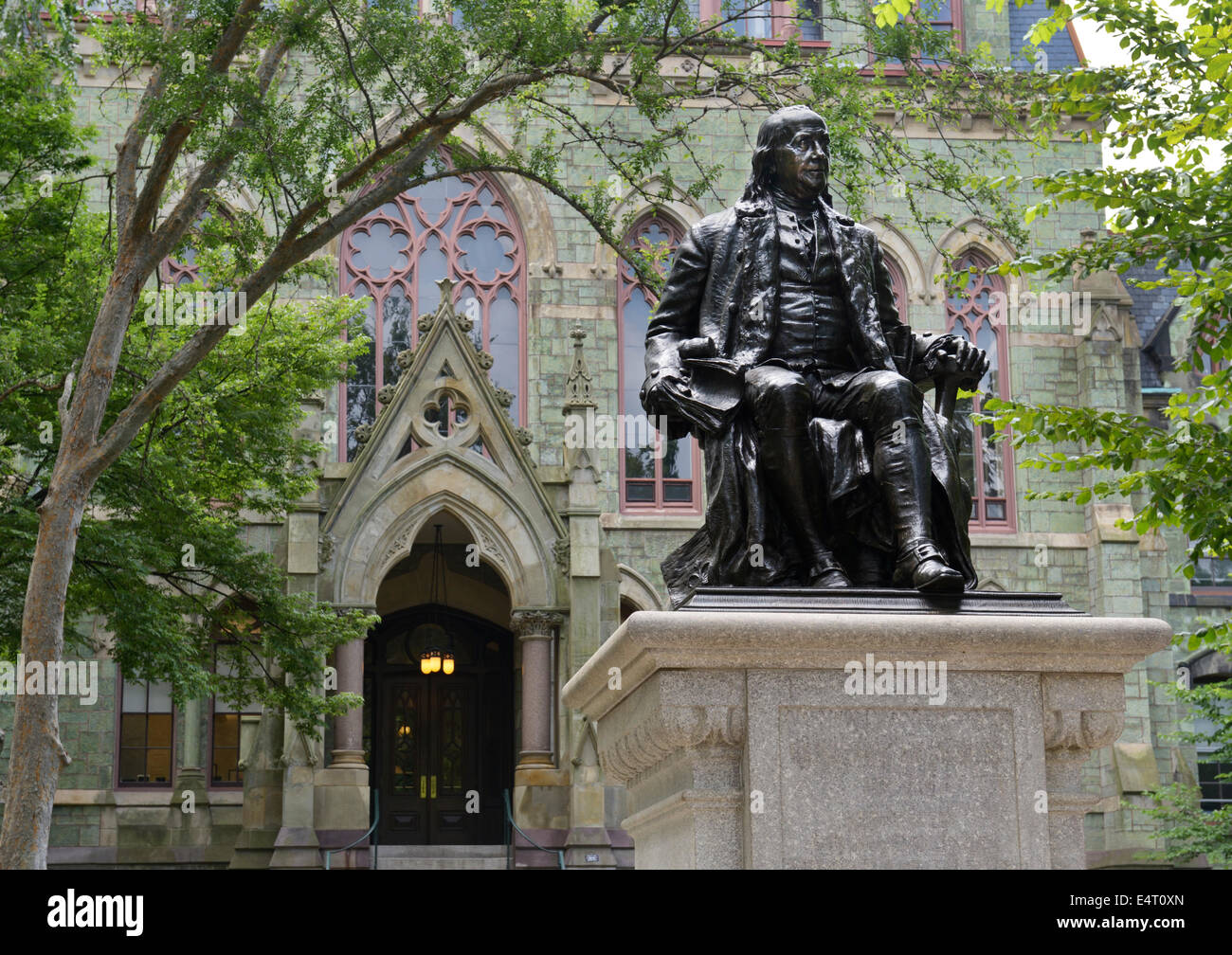 Benjamin Franklin statua, nella parte anteriore del College Hall dell'Università di Pennsylvania, Philadelphia Foto Stock
