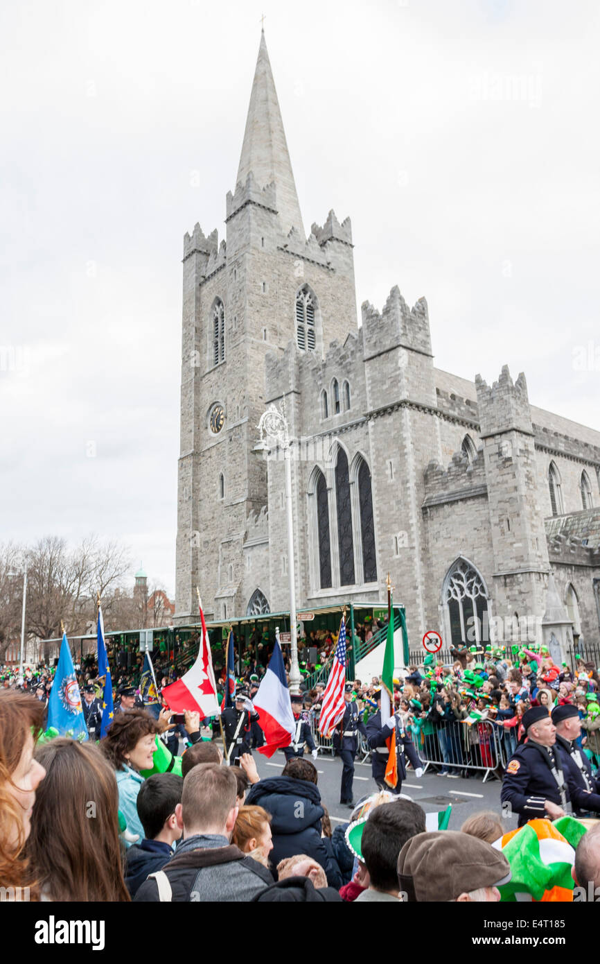 Dublino, Irlanda - 17 Marzo: san Patrizio parata a Dublino, Irlanda. Il 17 marzo 2014. Persone dress up San Patrizio Foto Stock