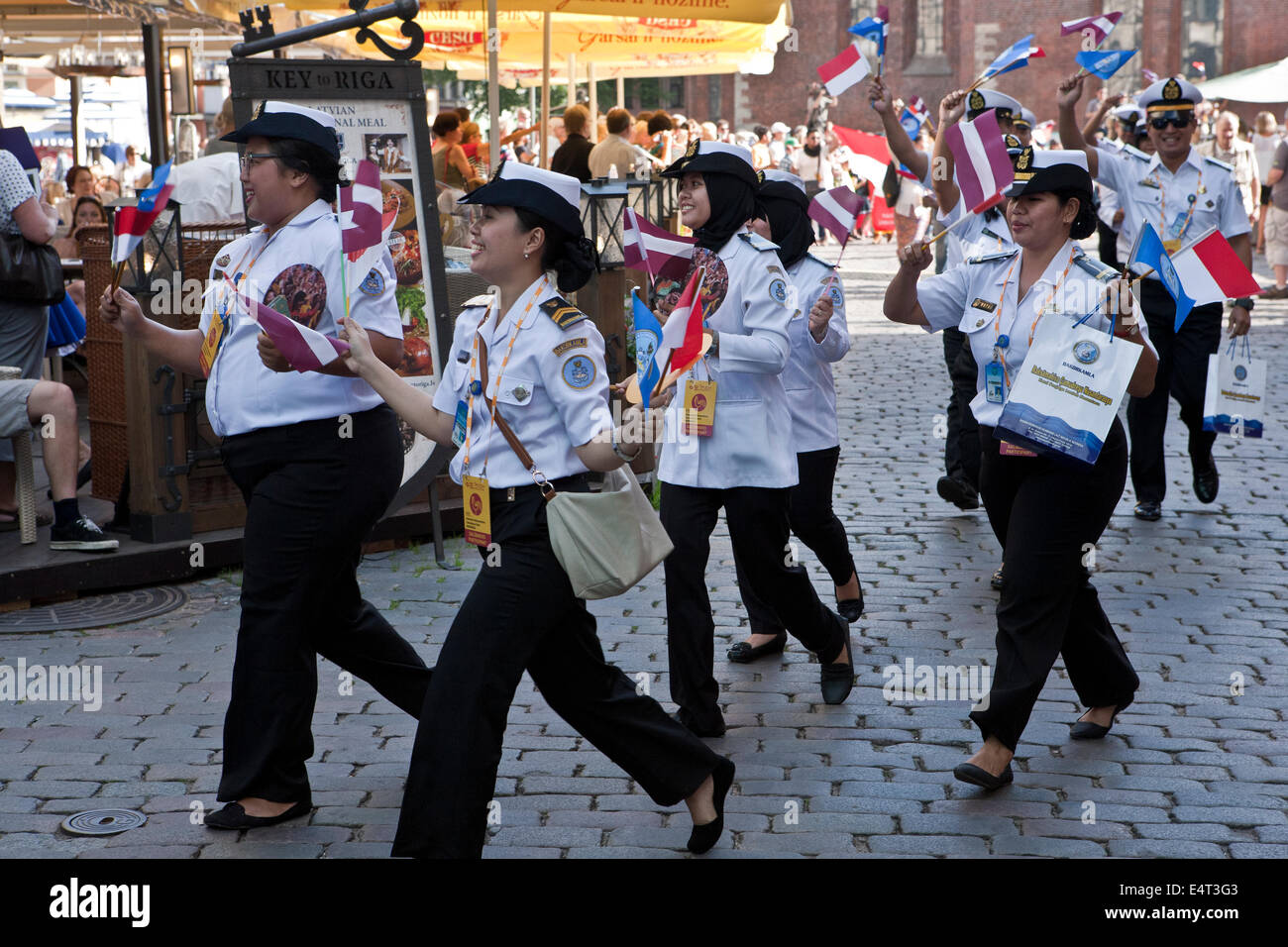 Cori indonesiano in parata delle nazioni del mondo giochi di coro di Riga, Lettonia Foto Stock