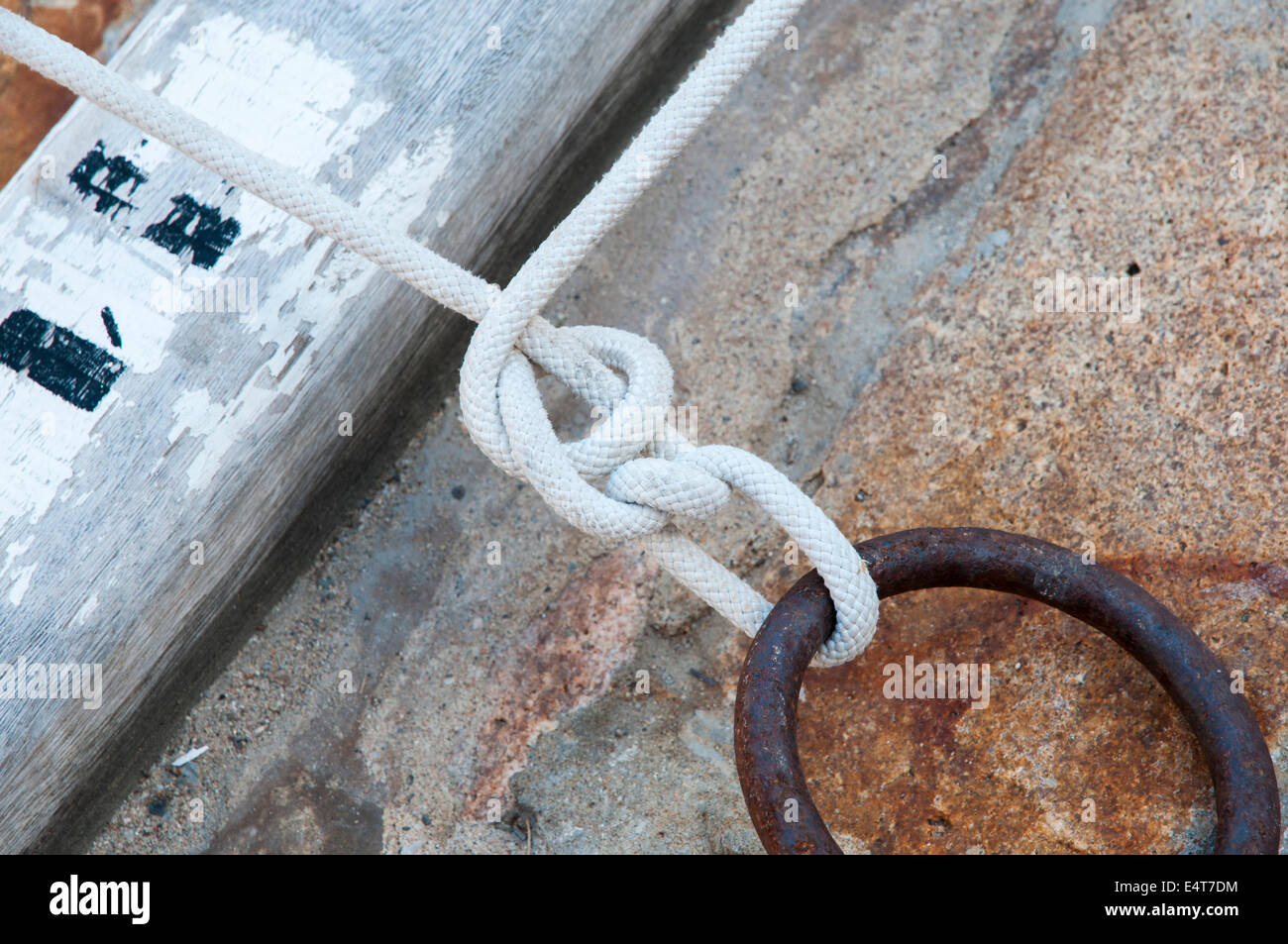 Nodo marinaio legata al poster per la barca non recinzione Foto Stock