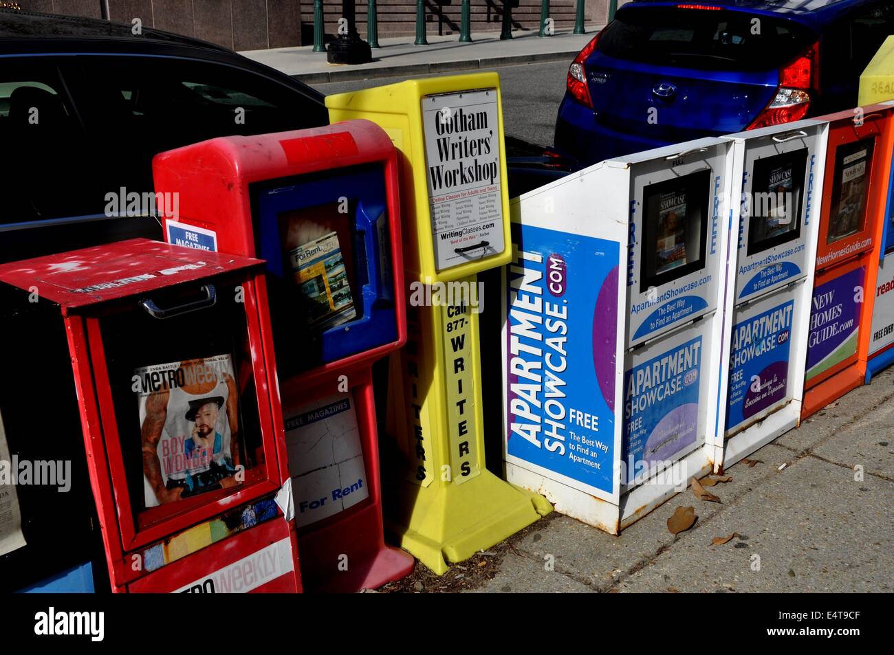 Washington, DC: una pletora di scatole di giornale all'angolo di primo e C strade SE Foto Stock
